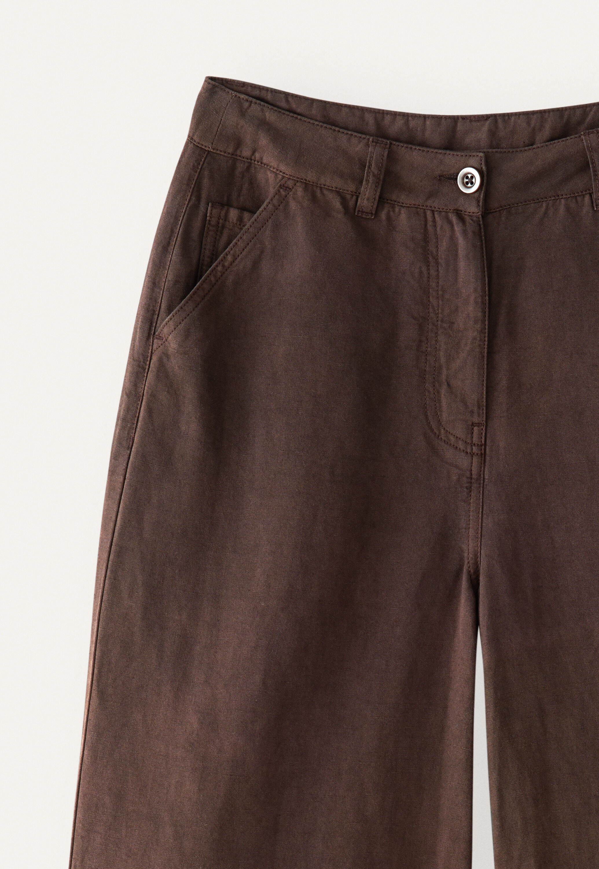 Curved seam jeans