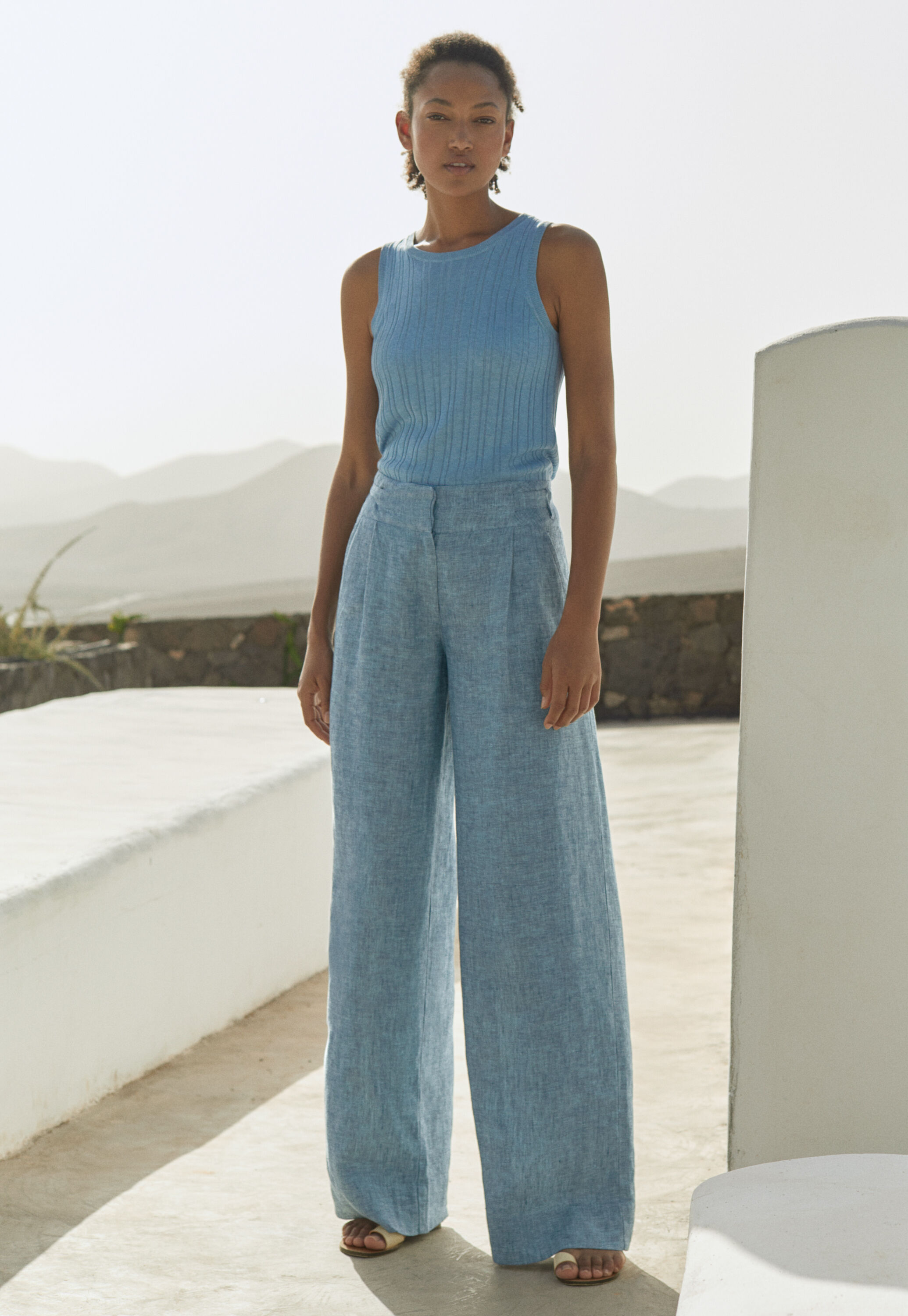 Wide-leg trousers