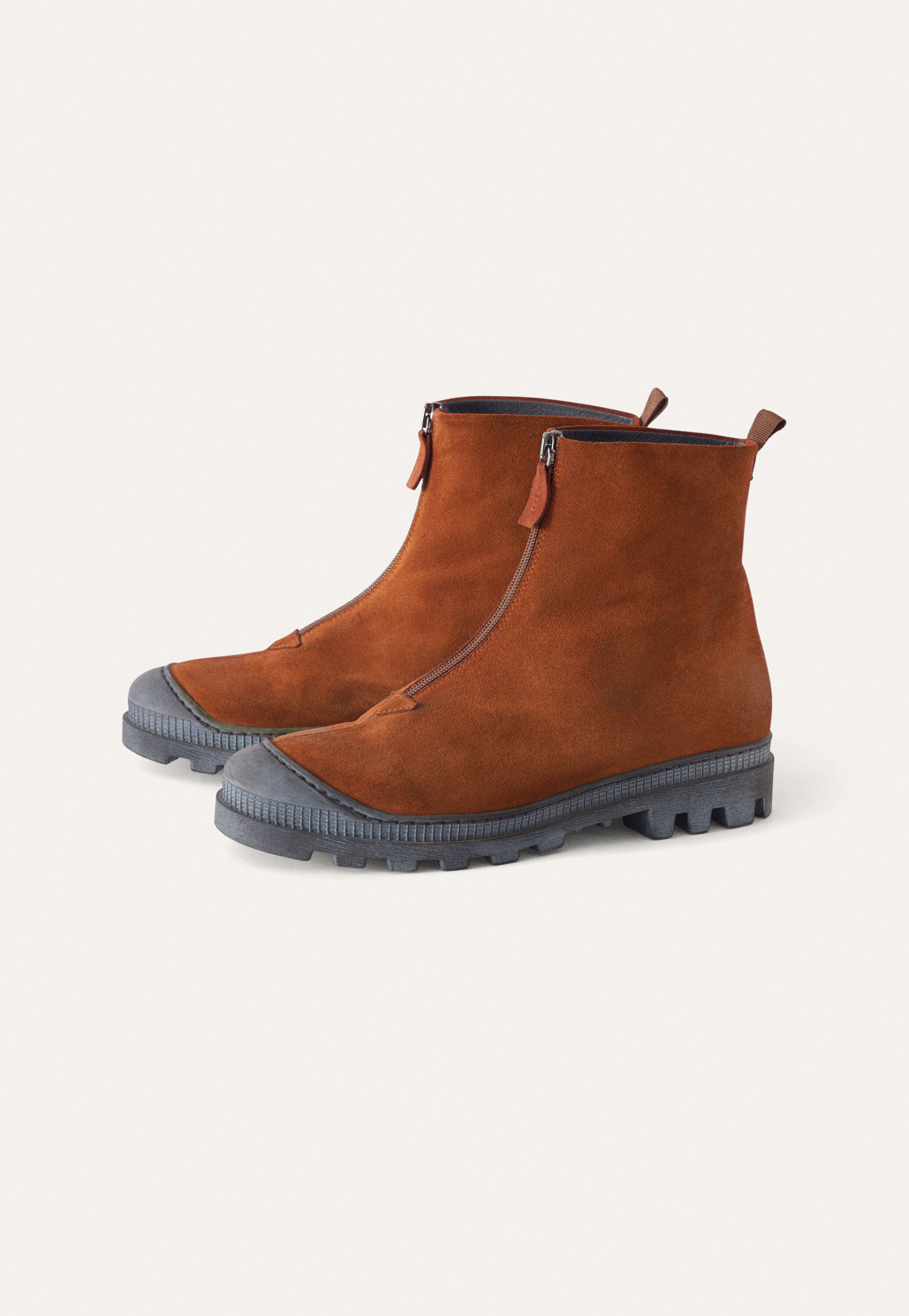 Zipped boots