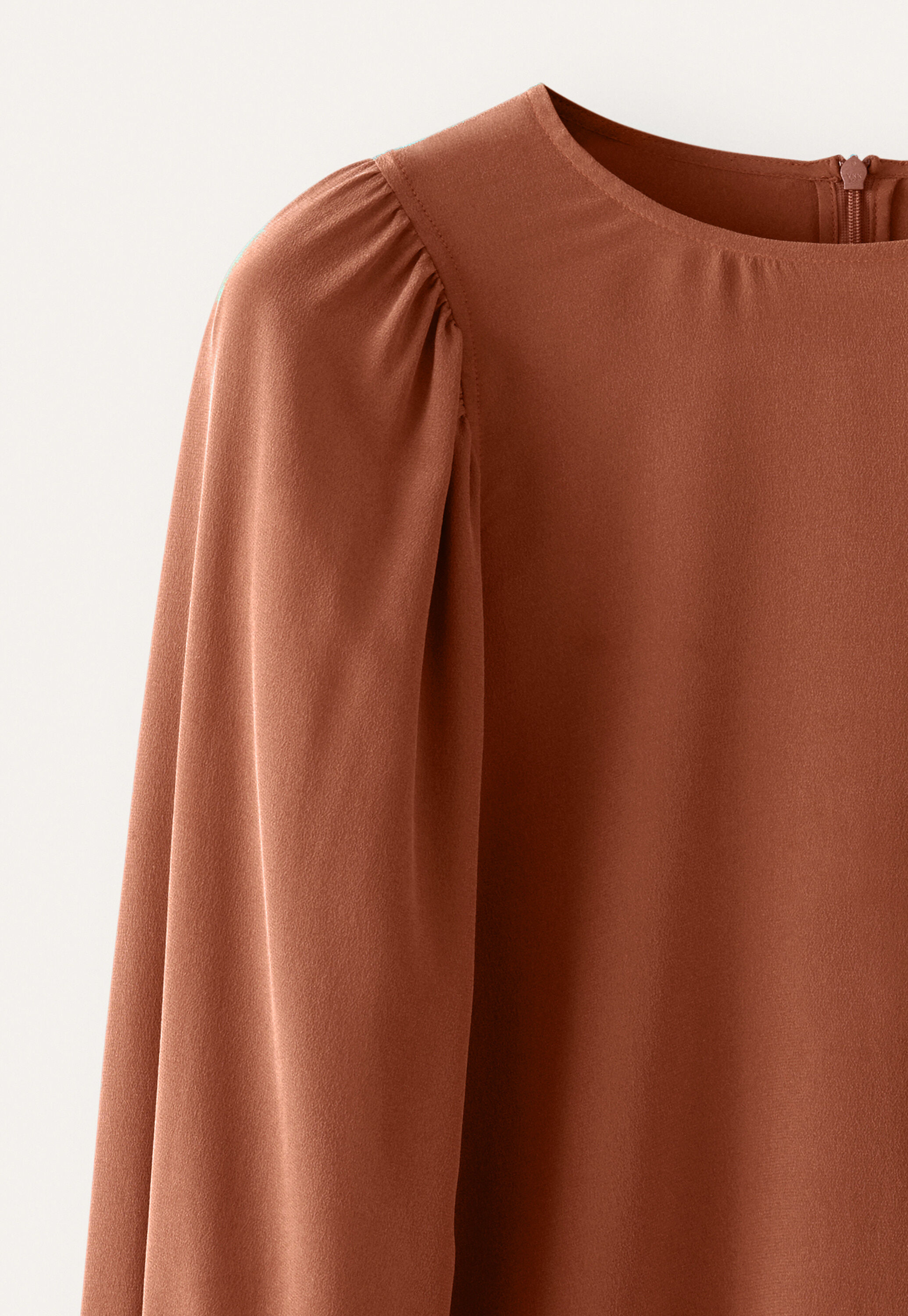 Gathered-sleeve blouse