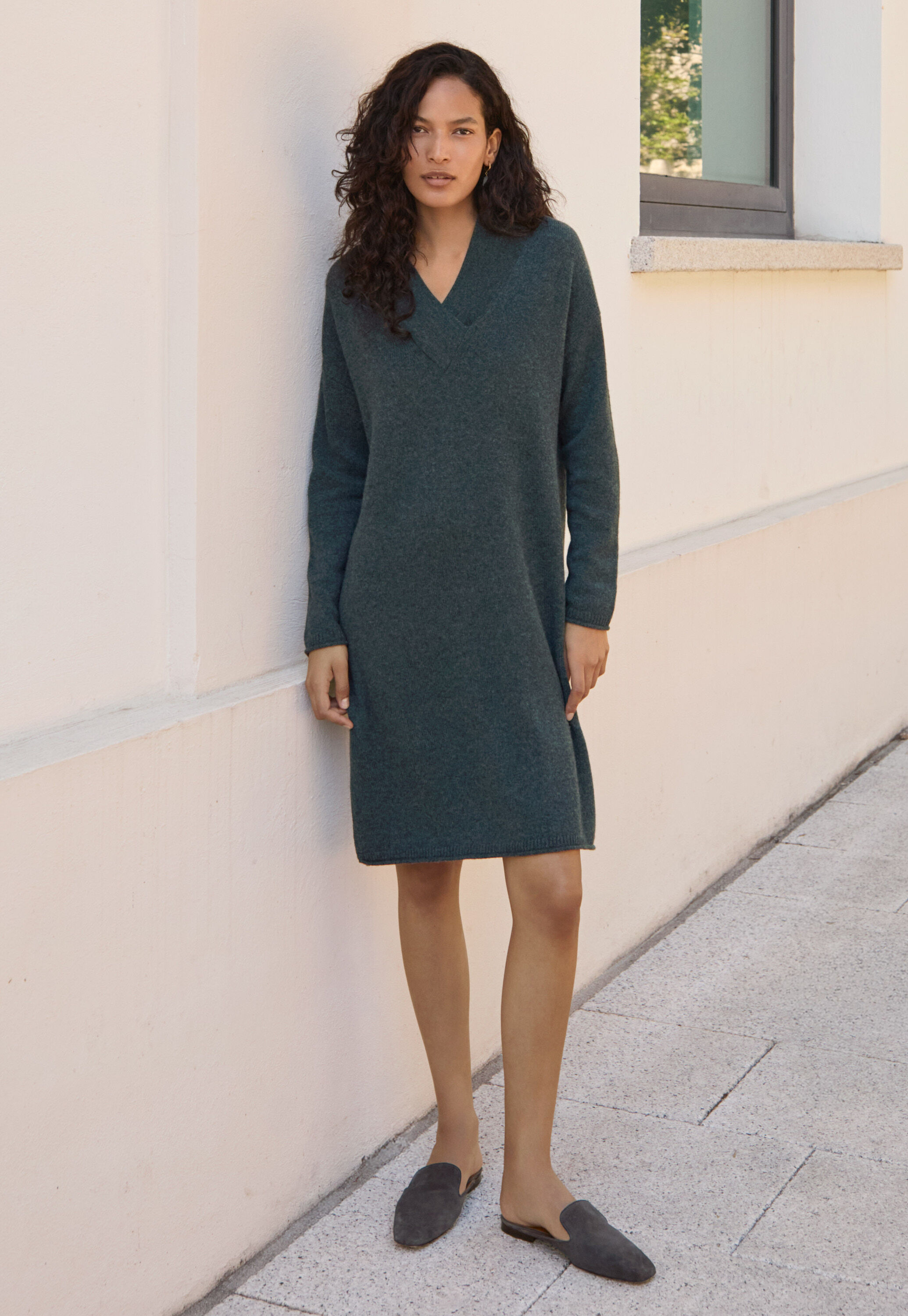 Knitted v-neck dress