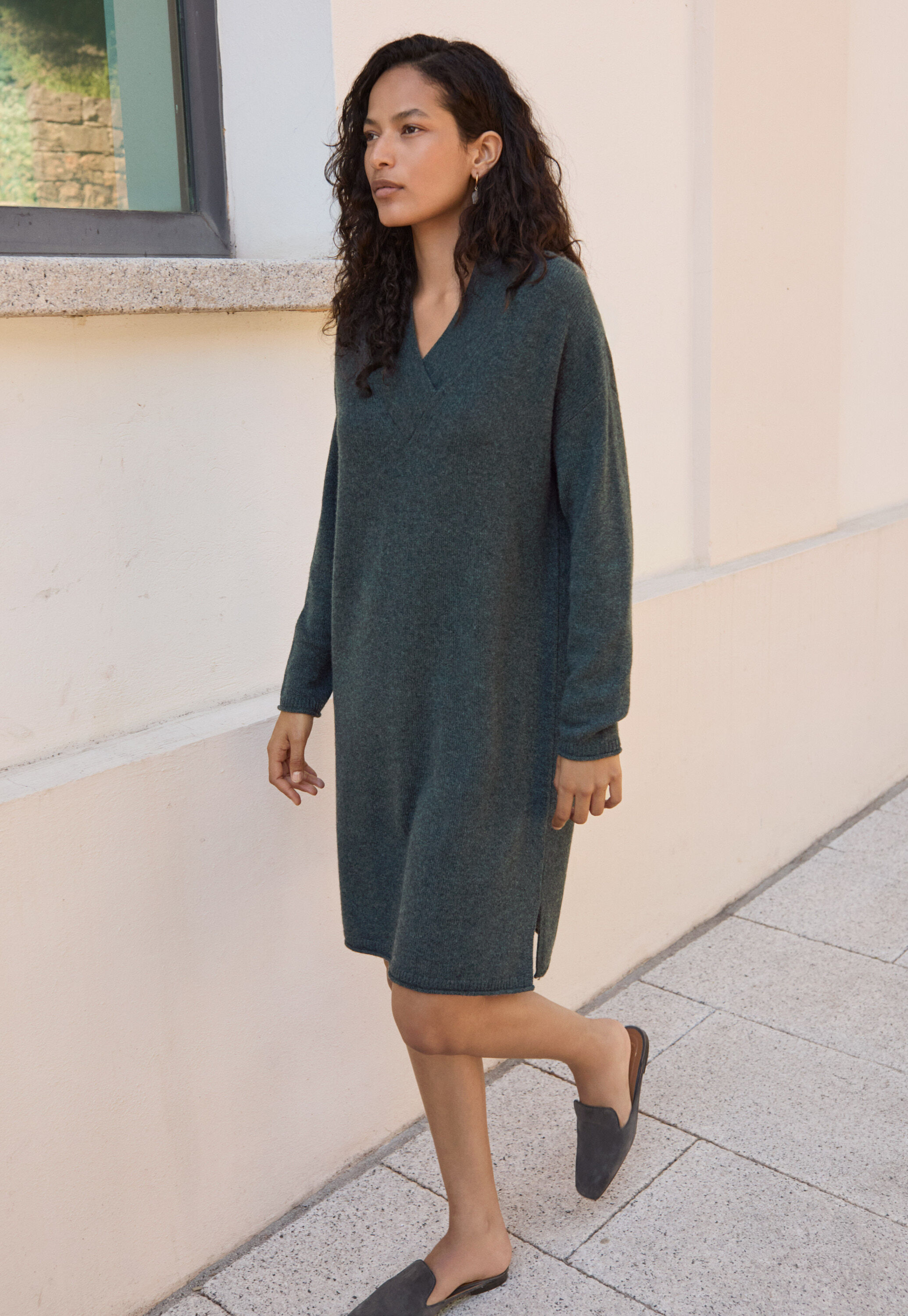 Knitted v-neck dress
