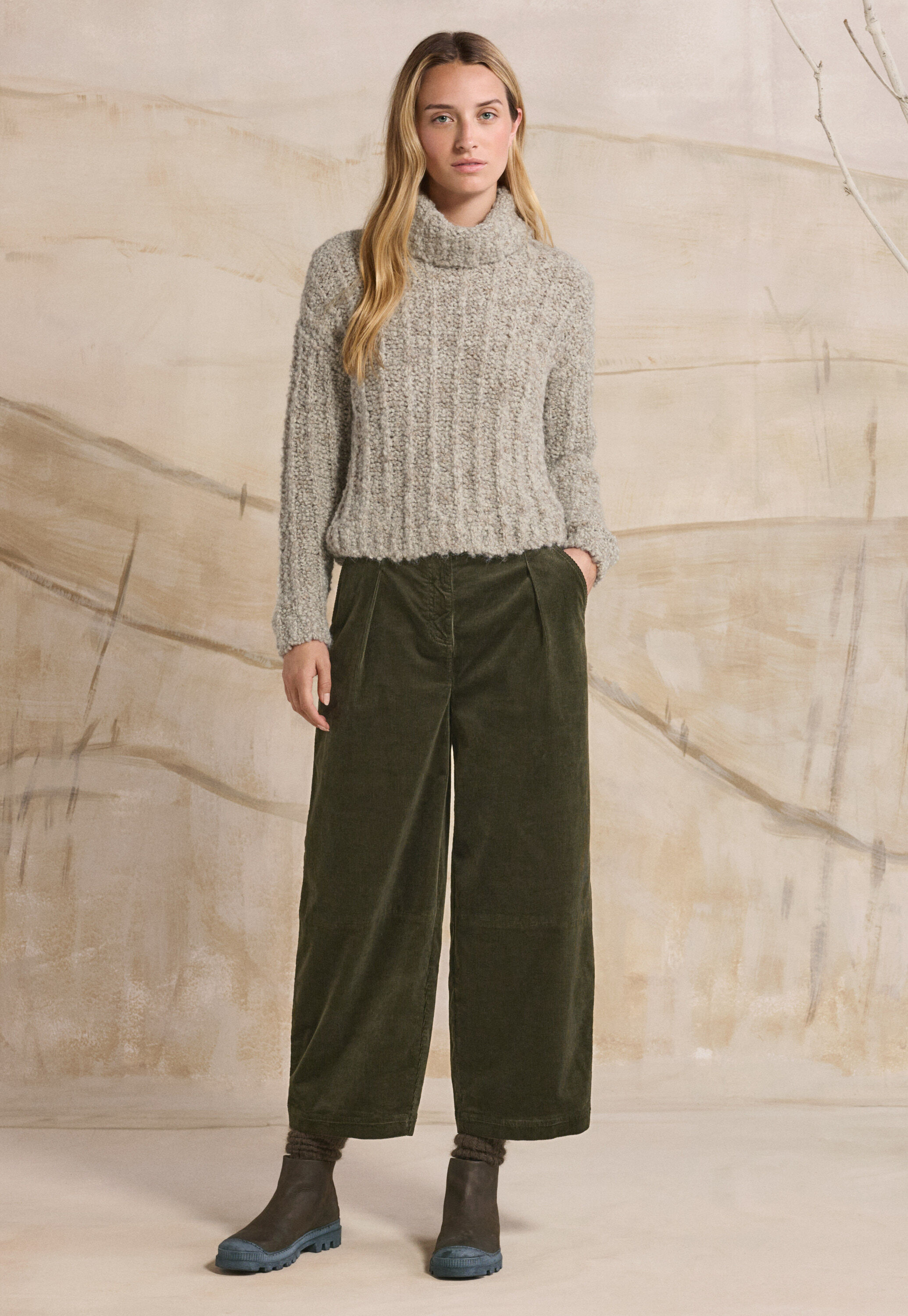 Barrel-leg trousers
