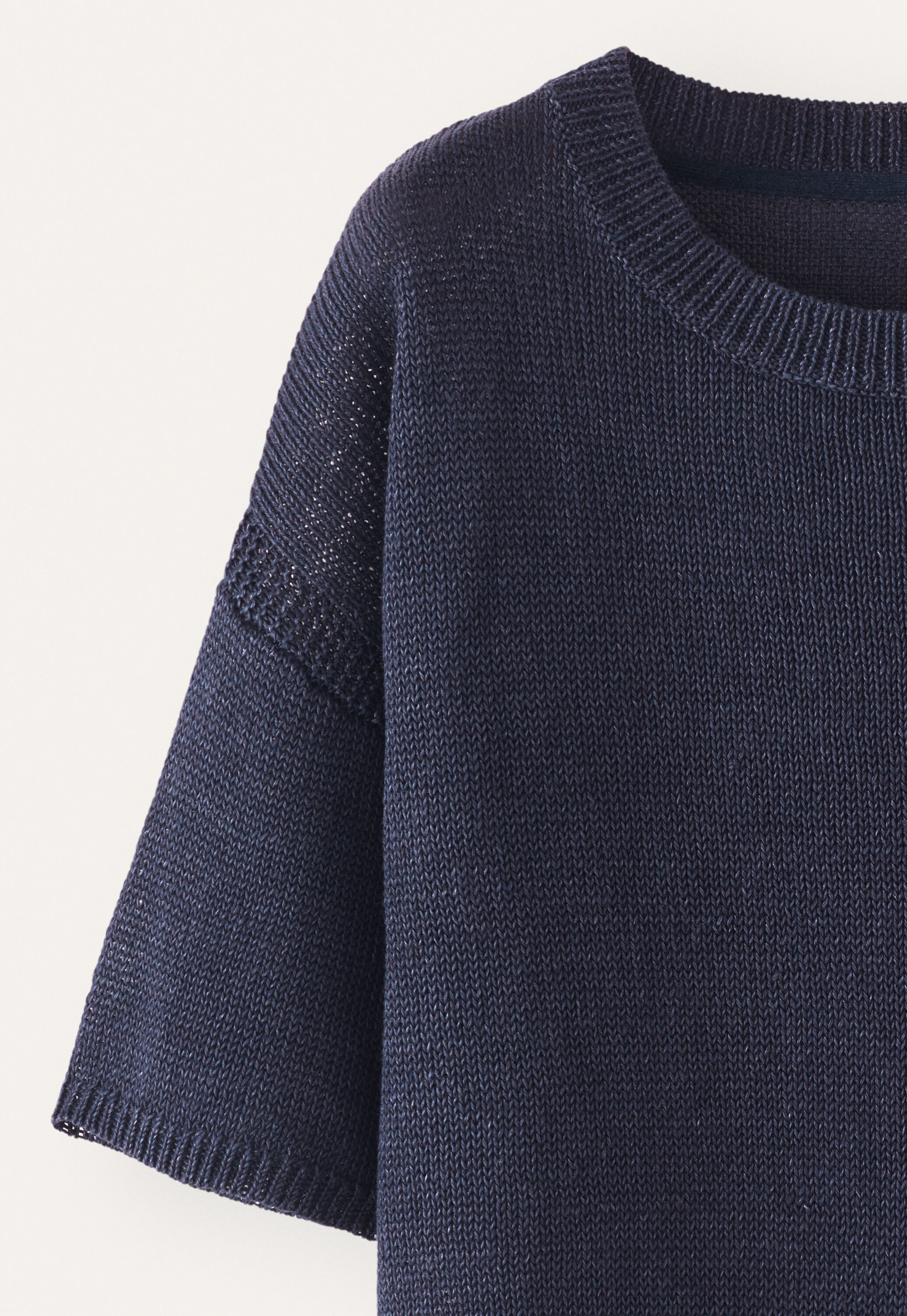 Short-sleeve sweater