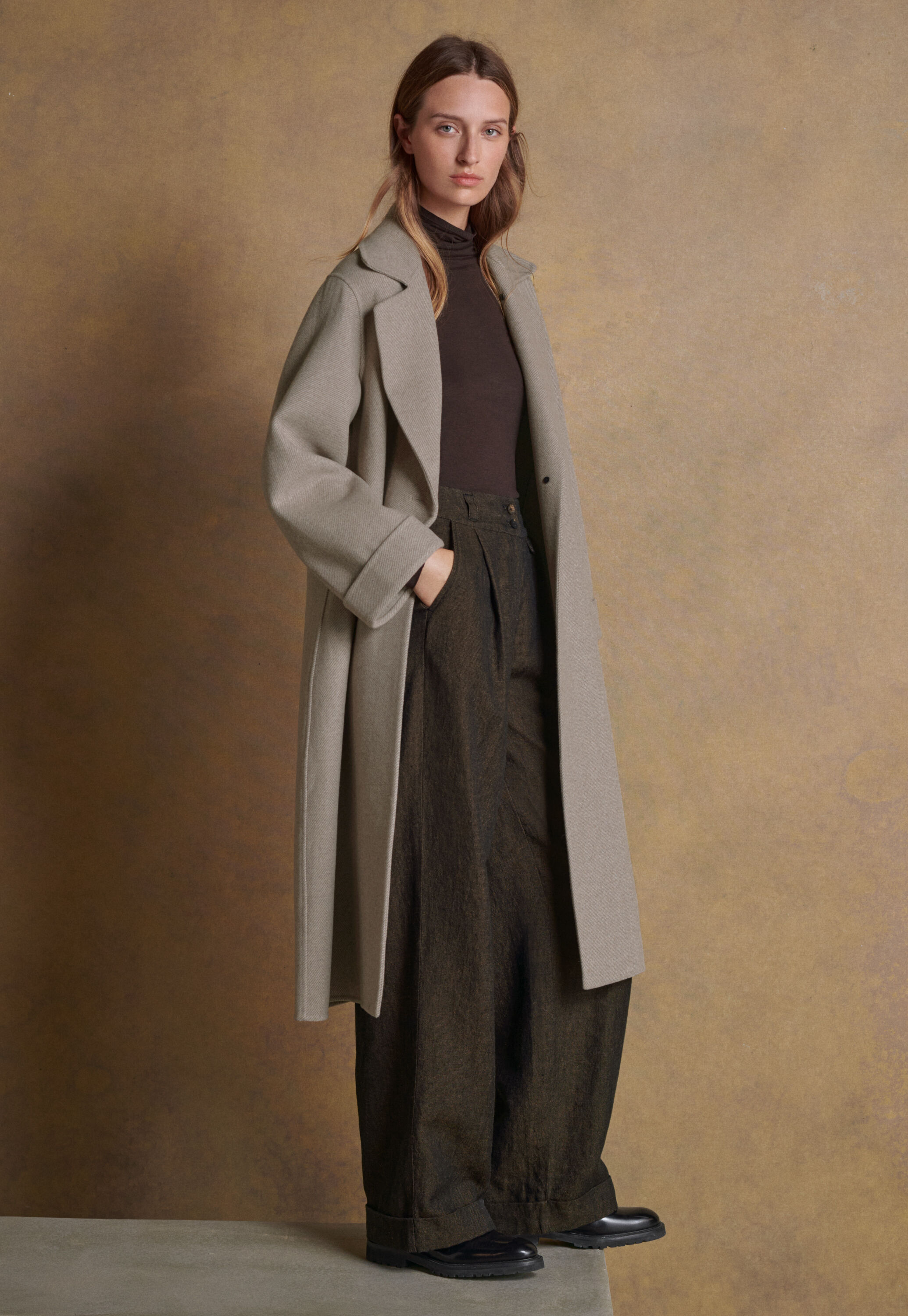 Wide-leg trousers