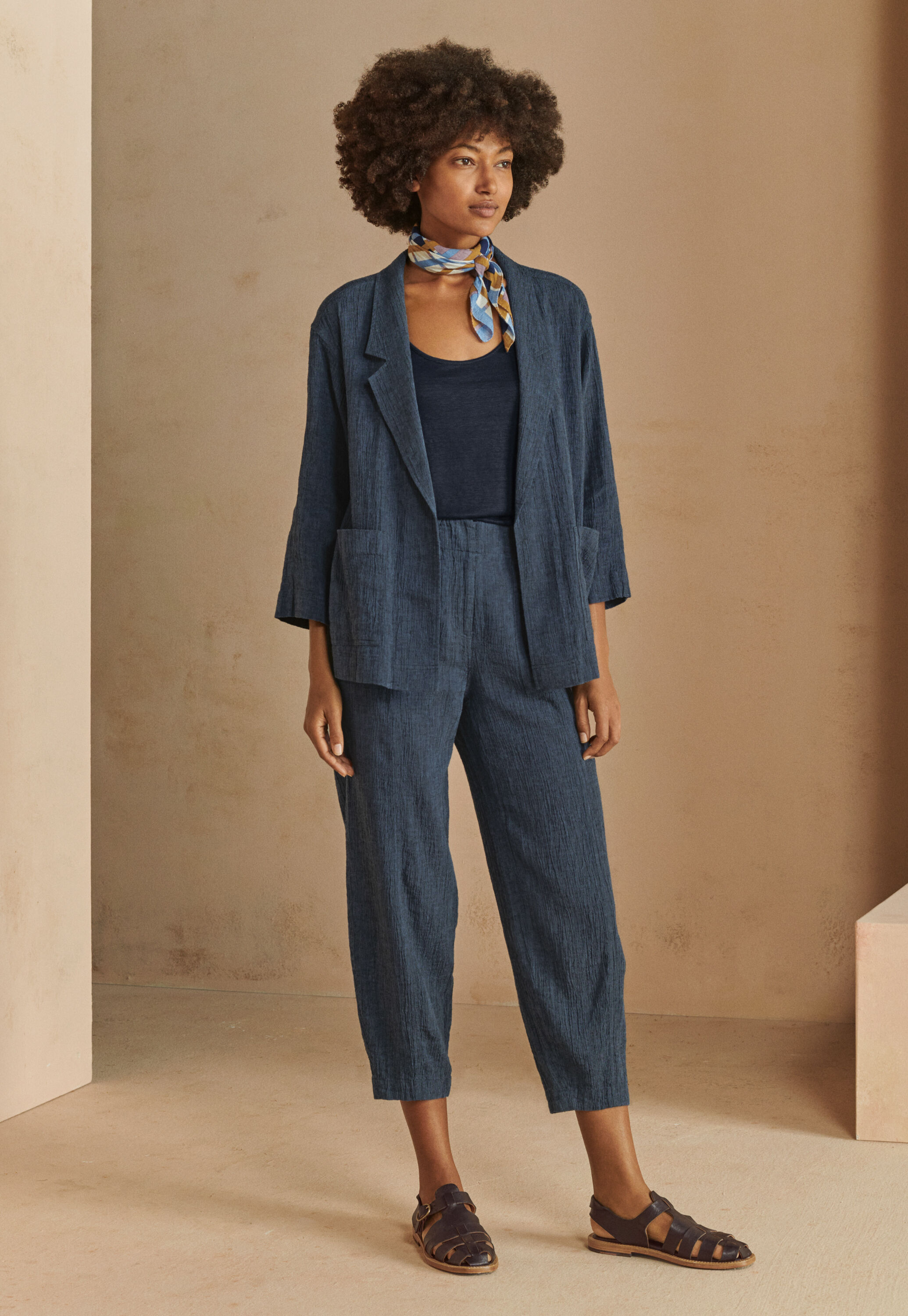 Front-seam trousers