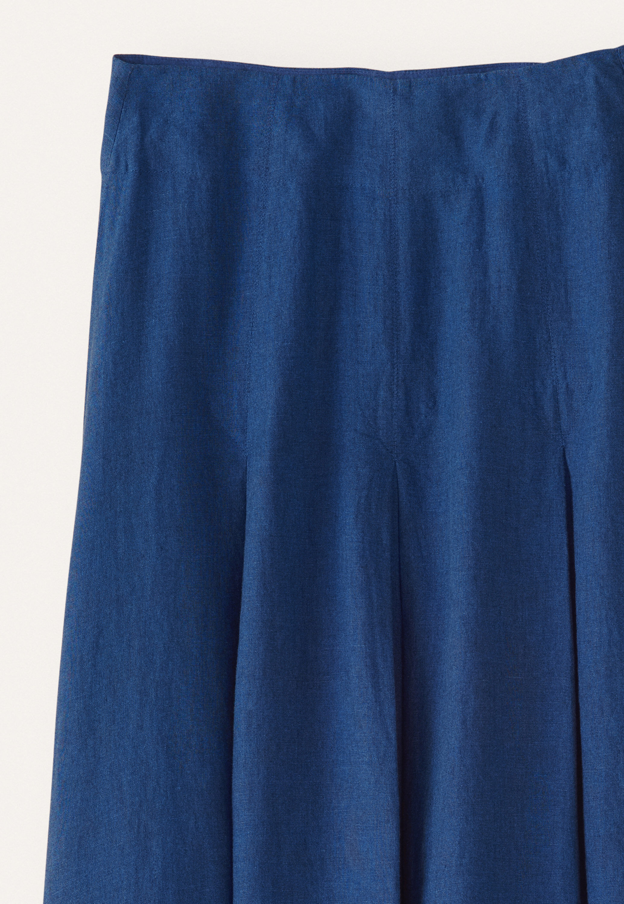 Long pleated skirt