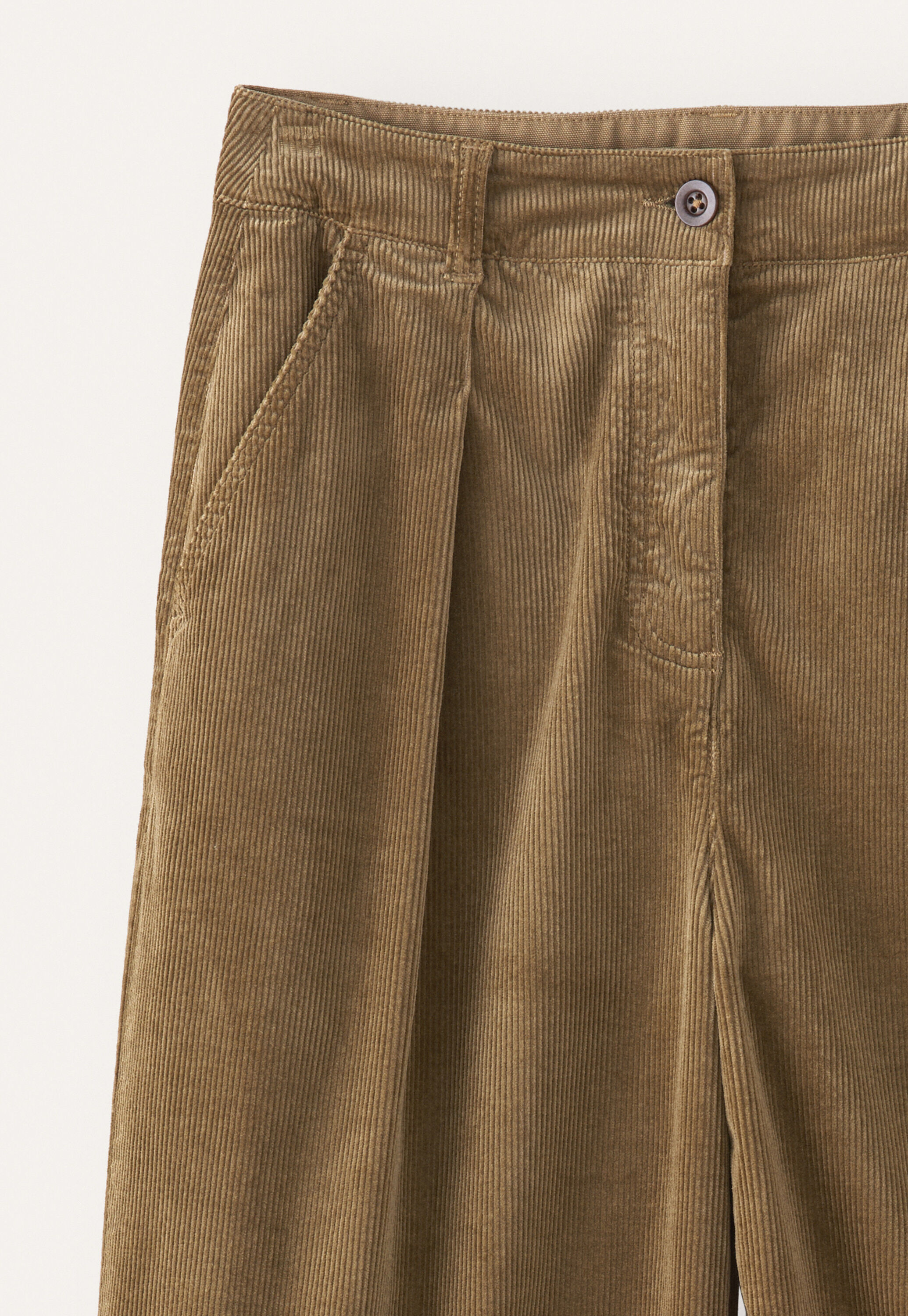 Barrel-leg trousers