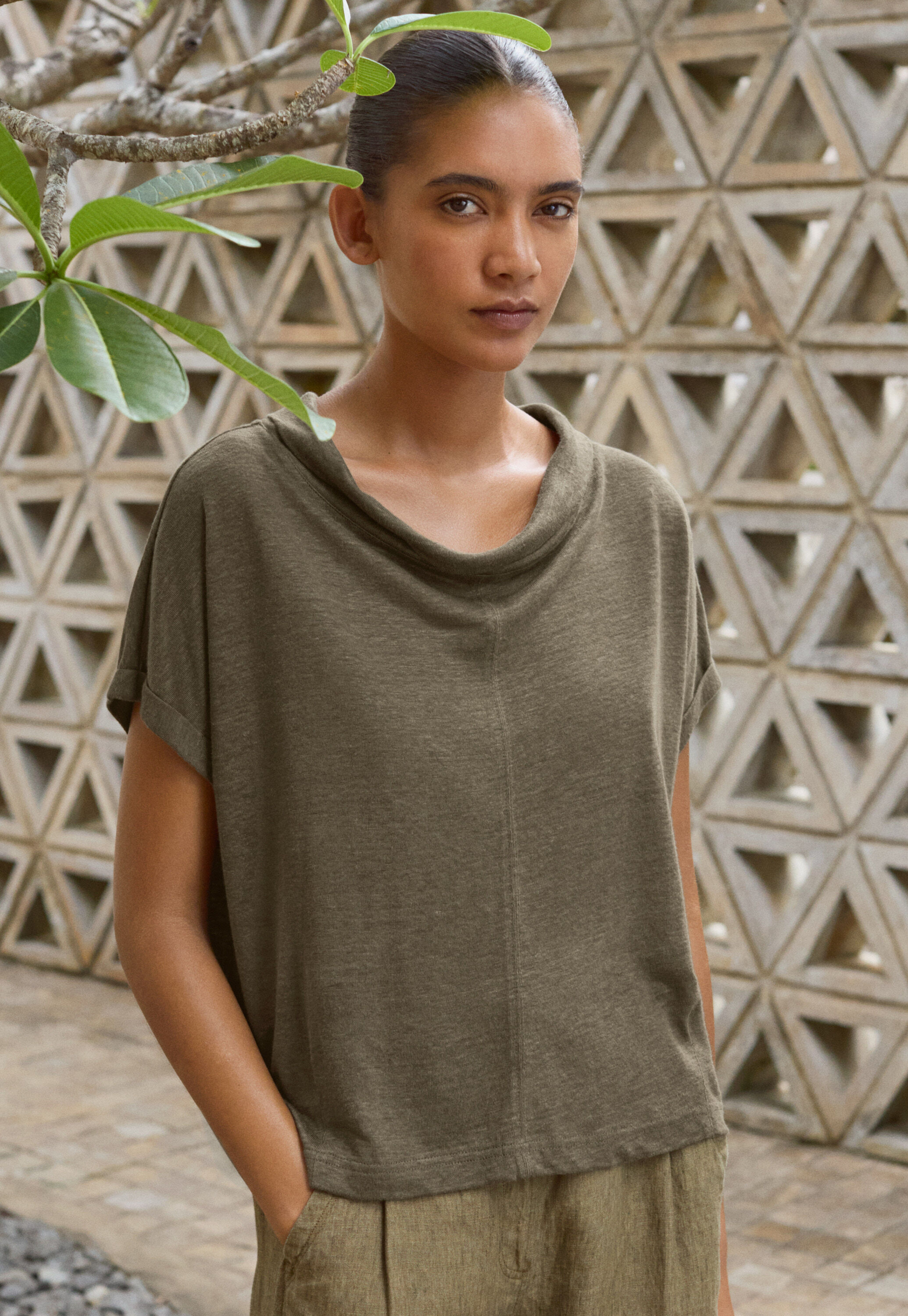 Turned-over neck top