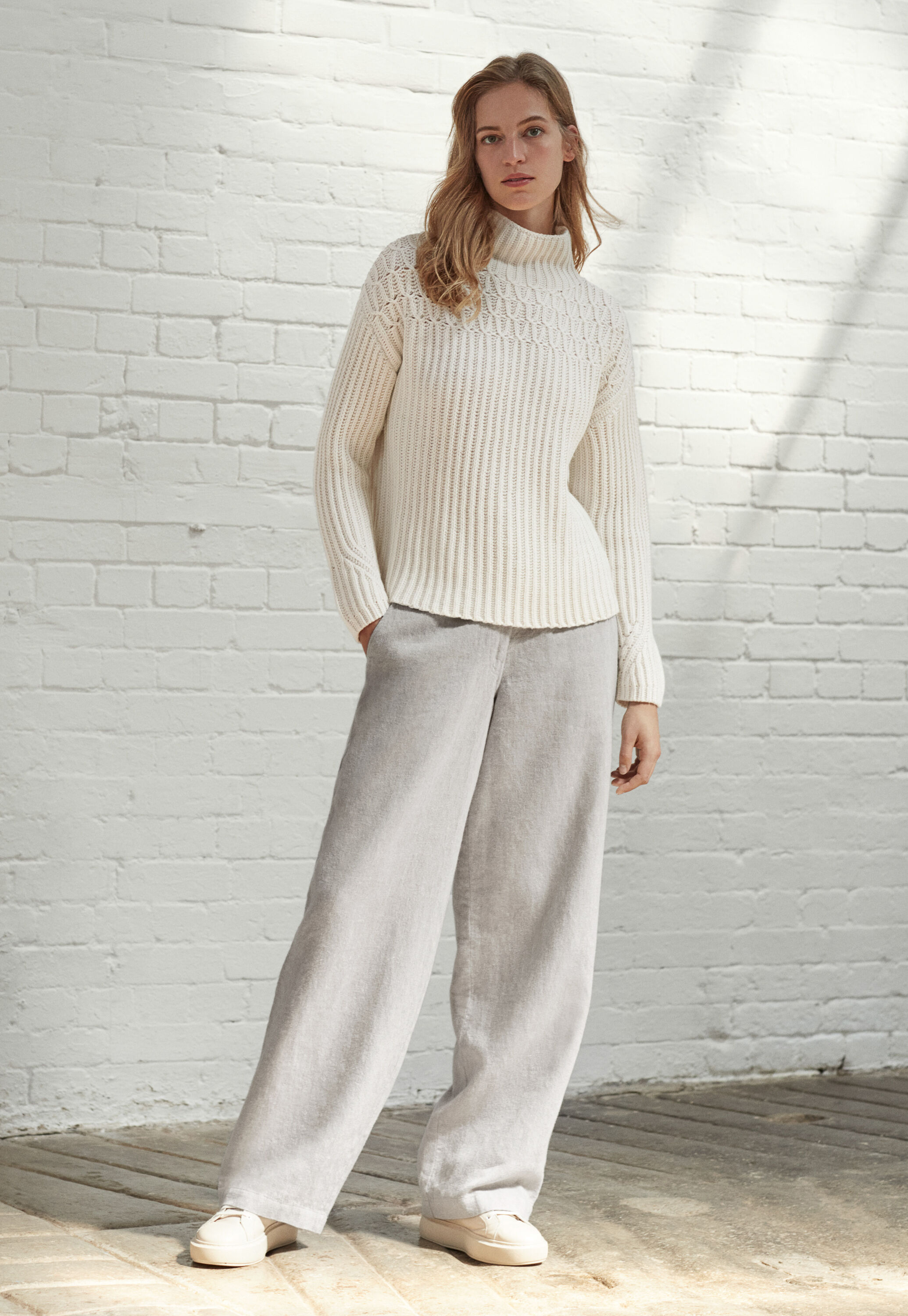 Wide-leg trousers