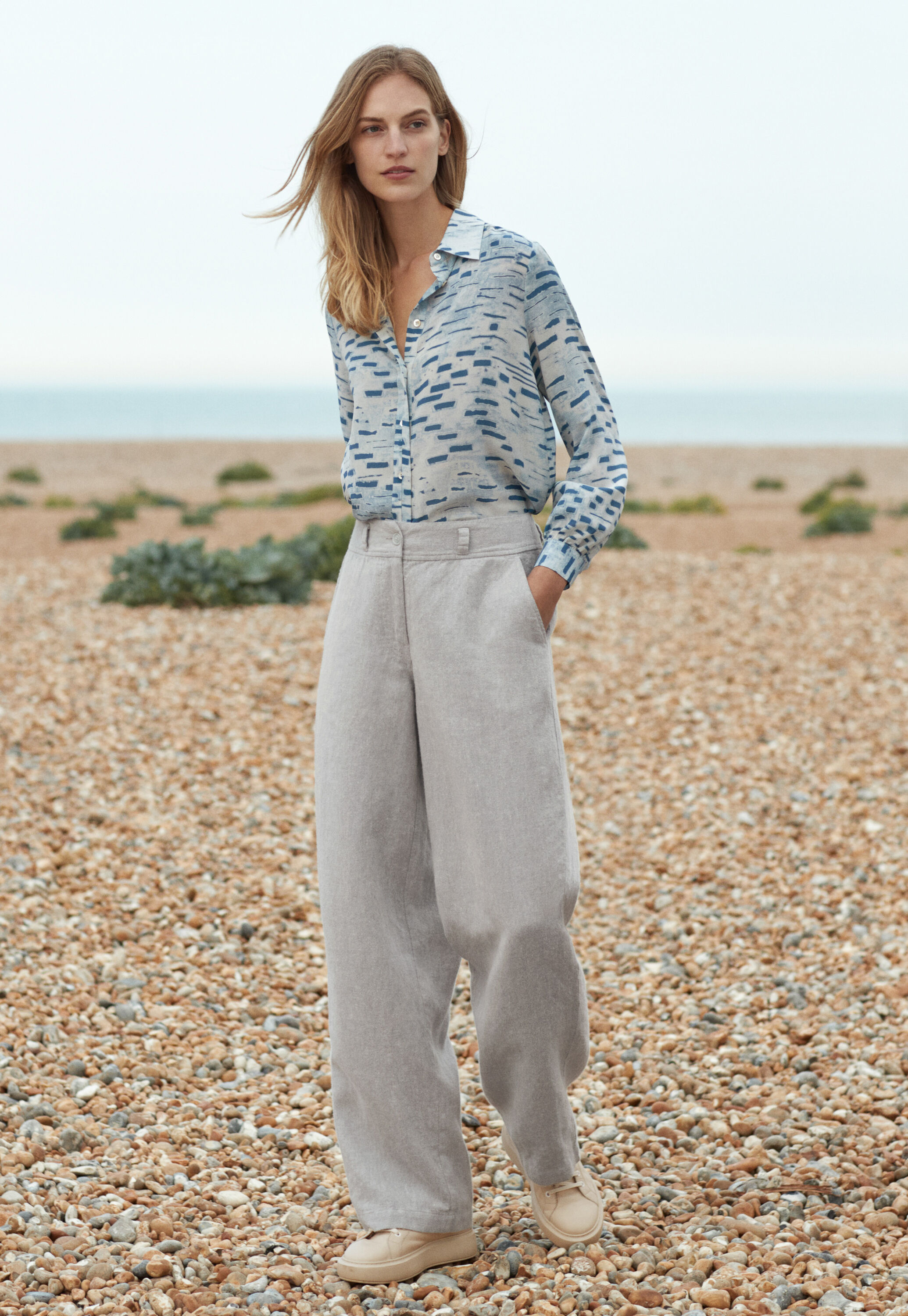 Wide-leg trousers
