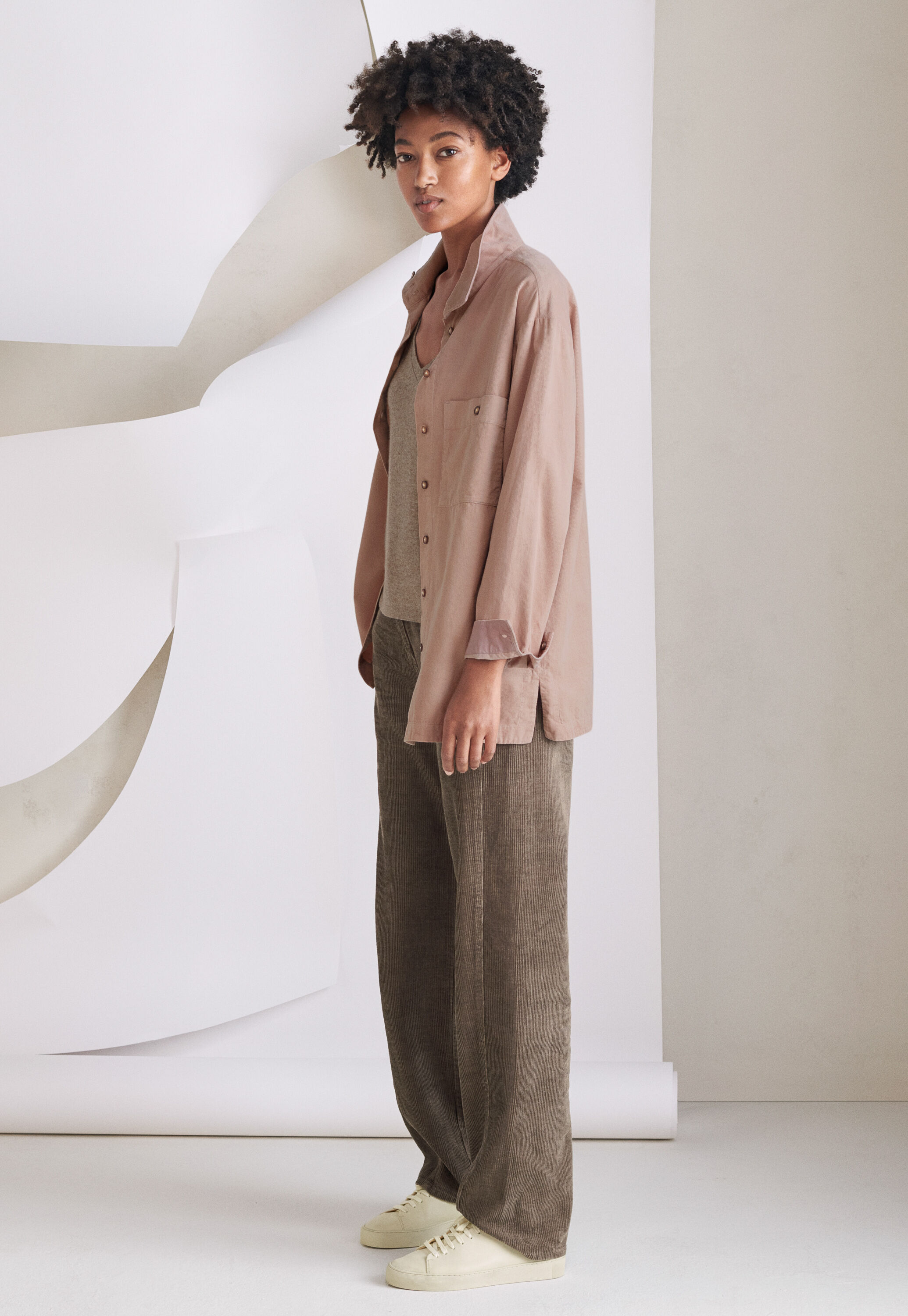 Straight-leg trousers