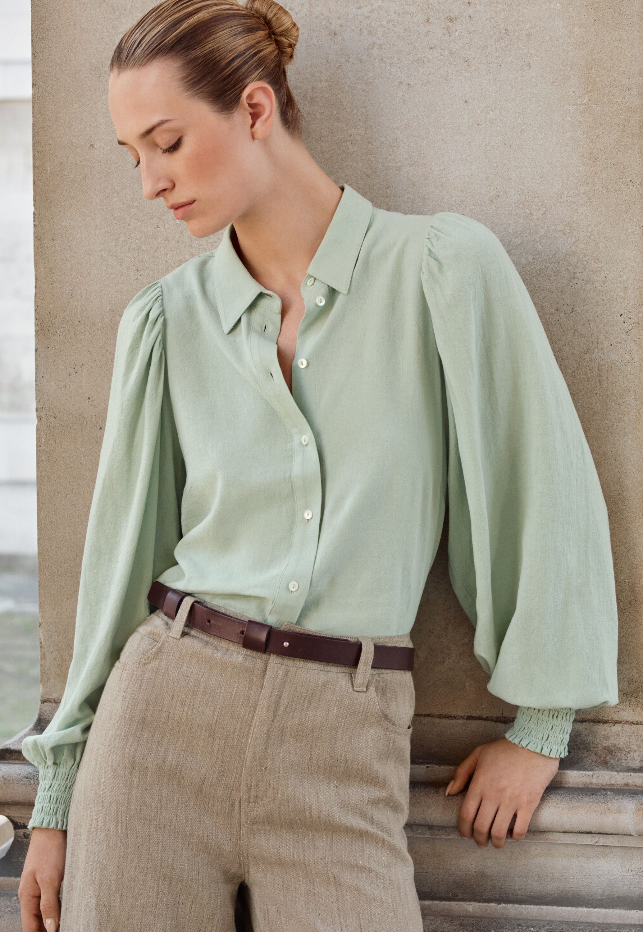 Gathered sleeve shirt