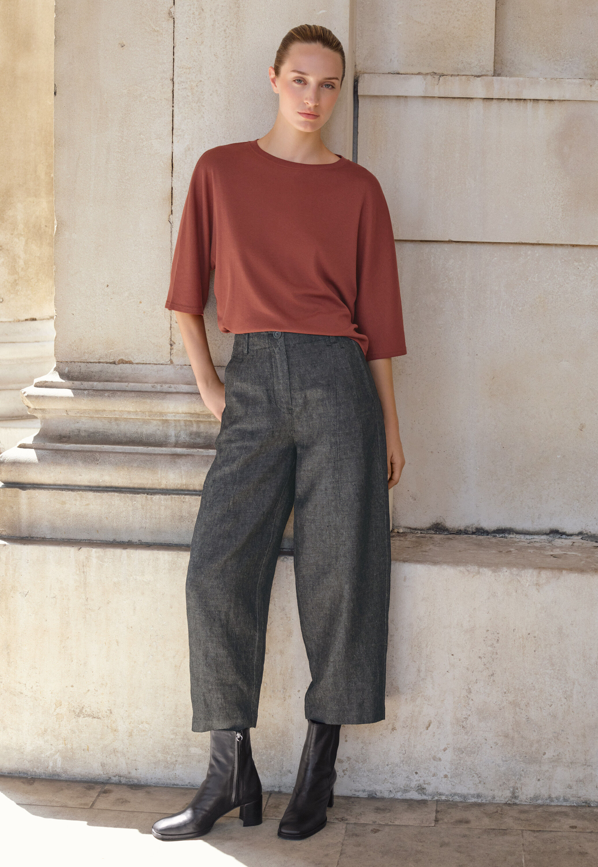 Barrel-leg trousers