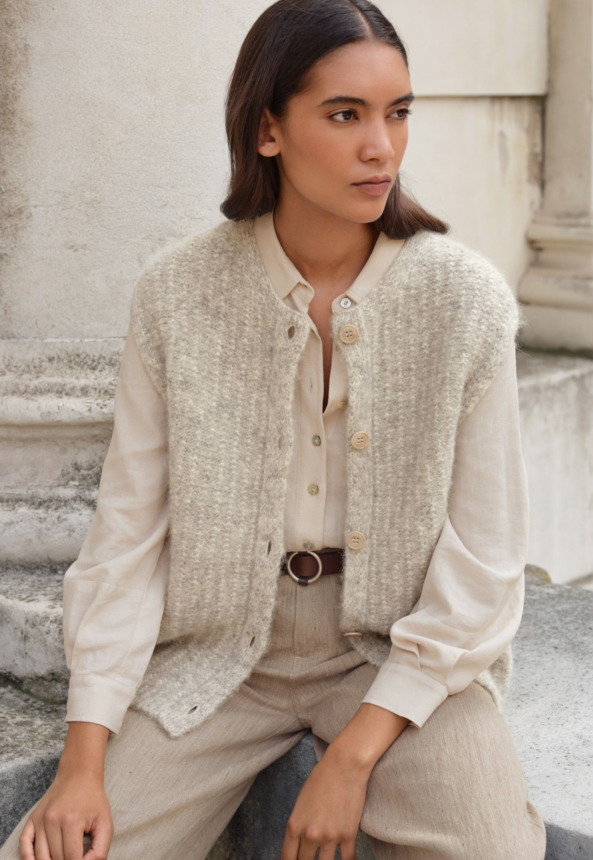 Sleeveless cardigan