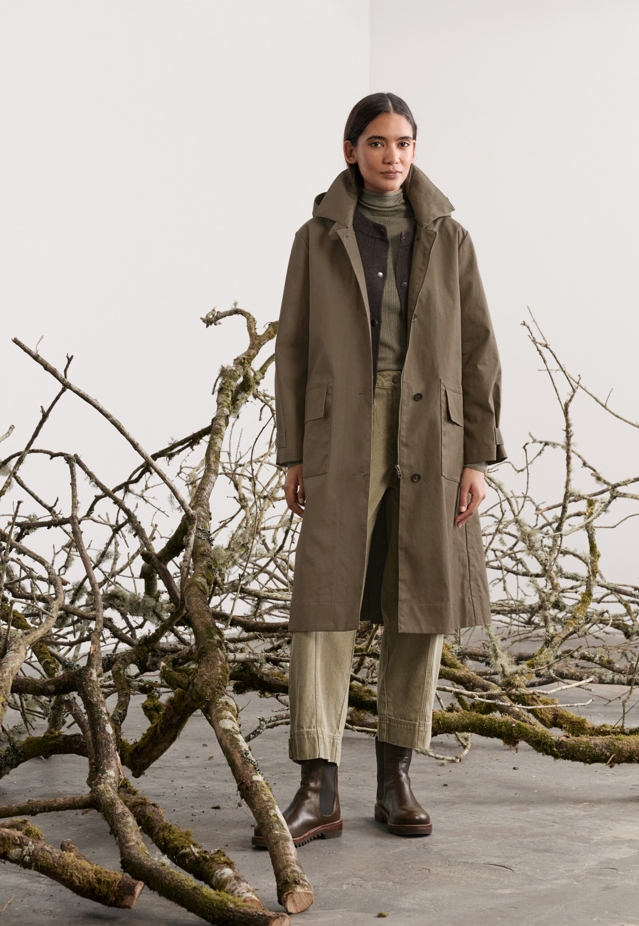 Knee-high pointed boots
