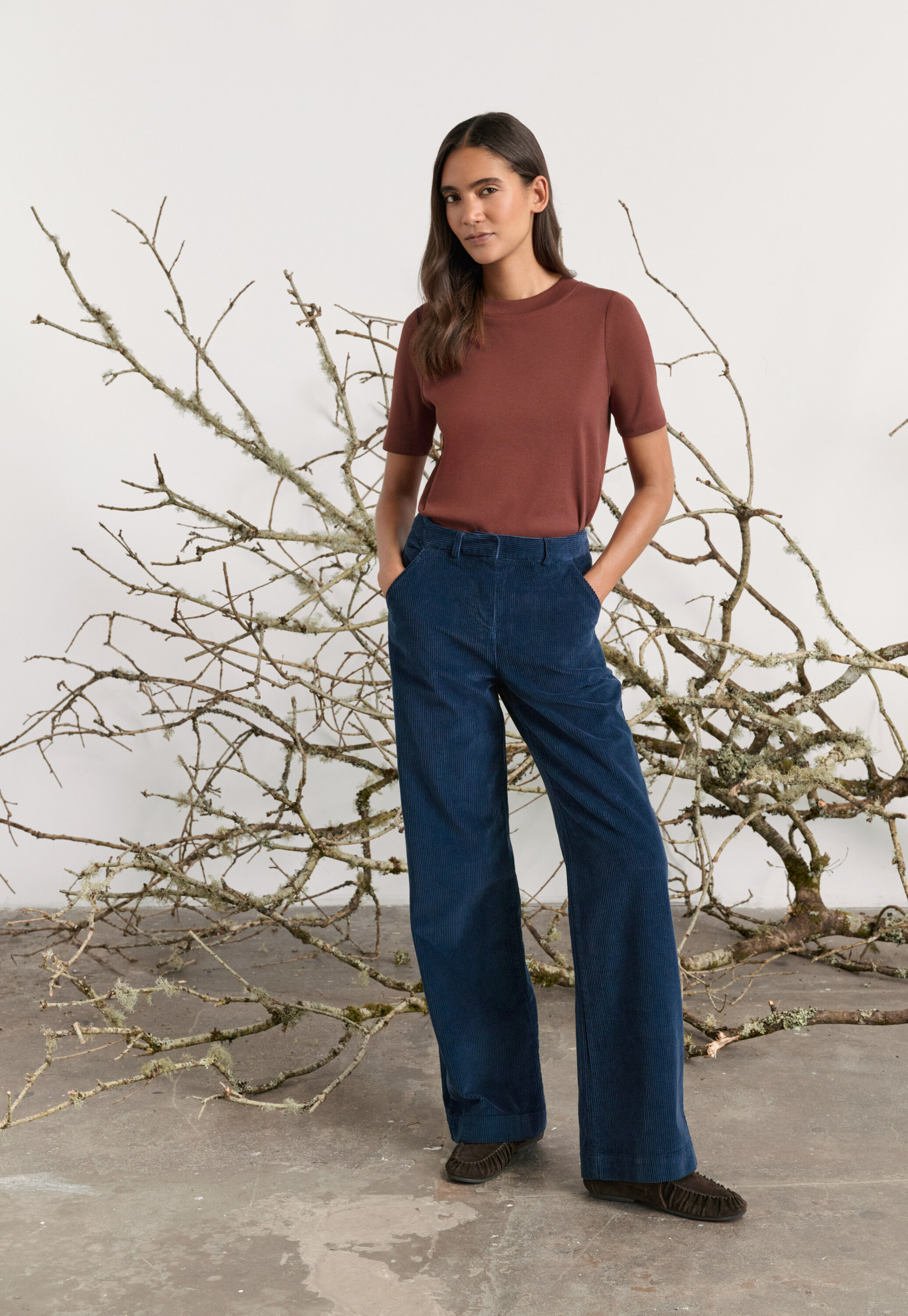 Knee-high pointed boots