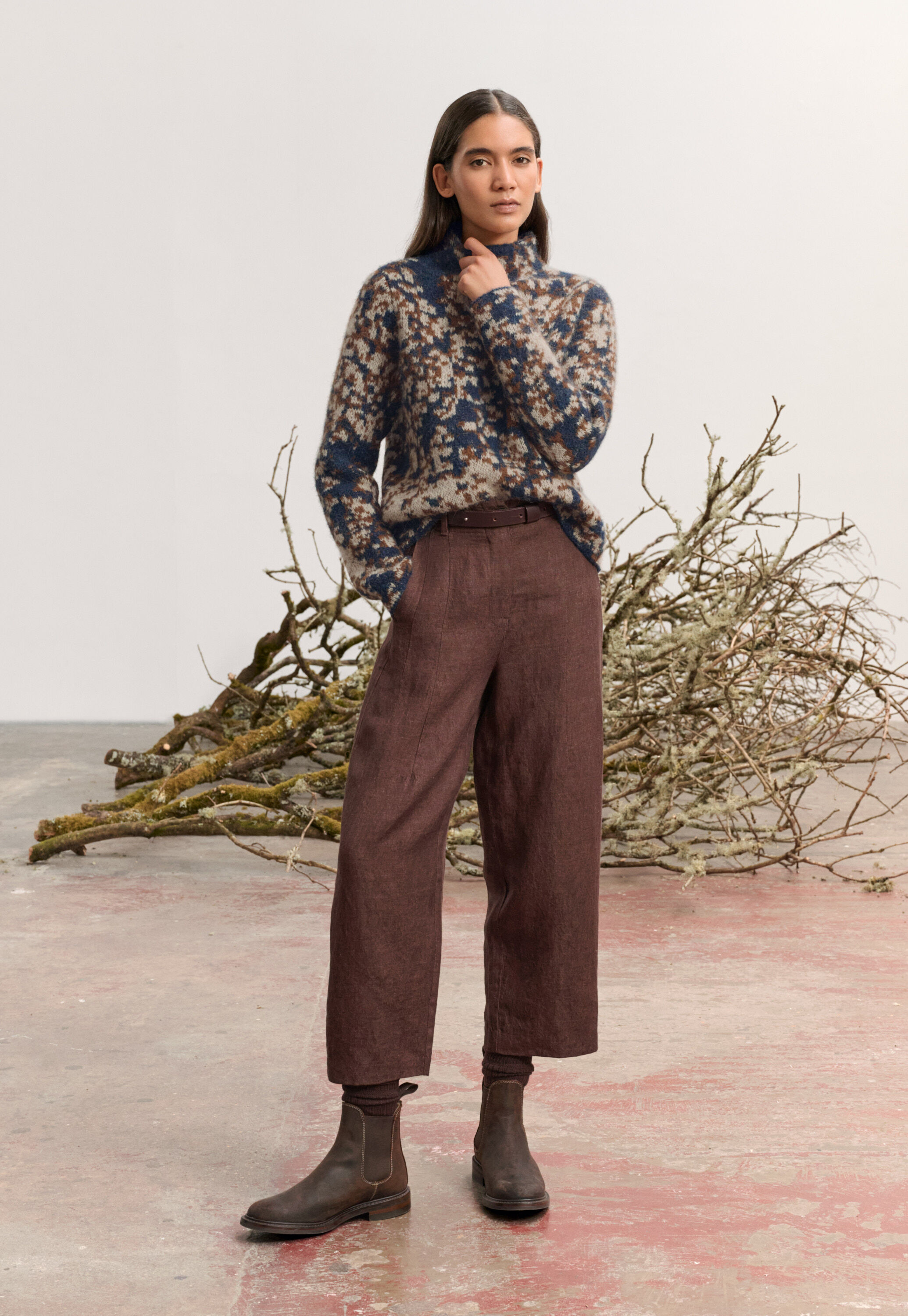 Knee-high pointed boots