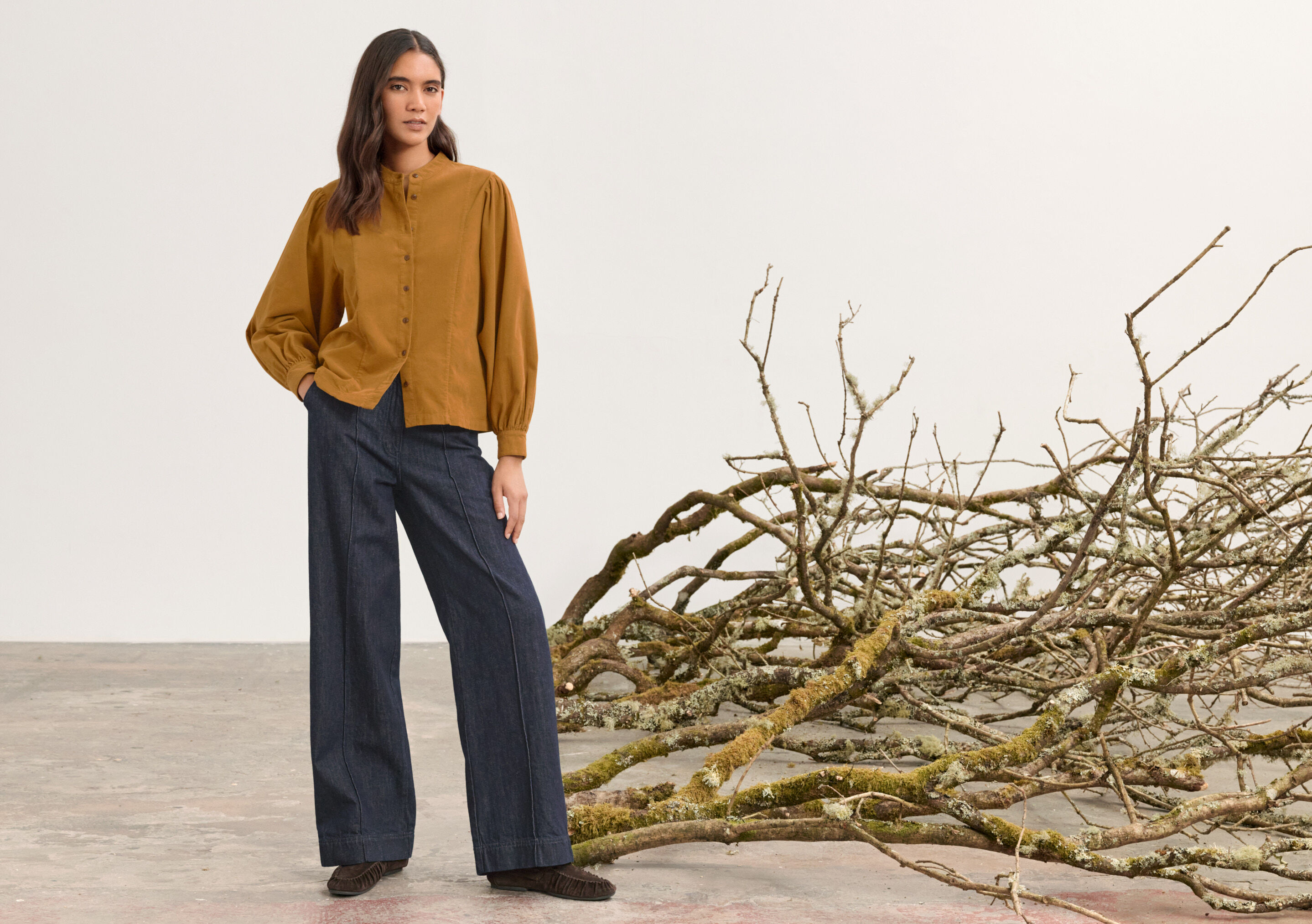 Tailored indigo jeans