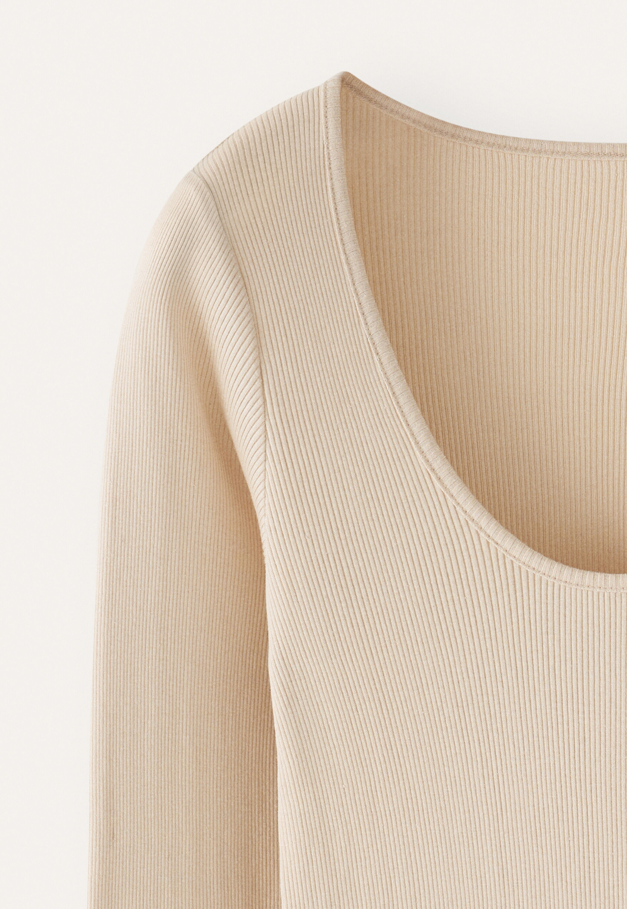 Scoop-neck top