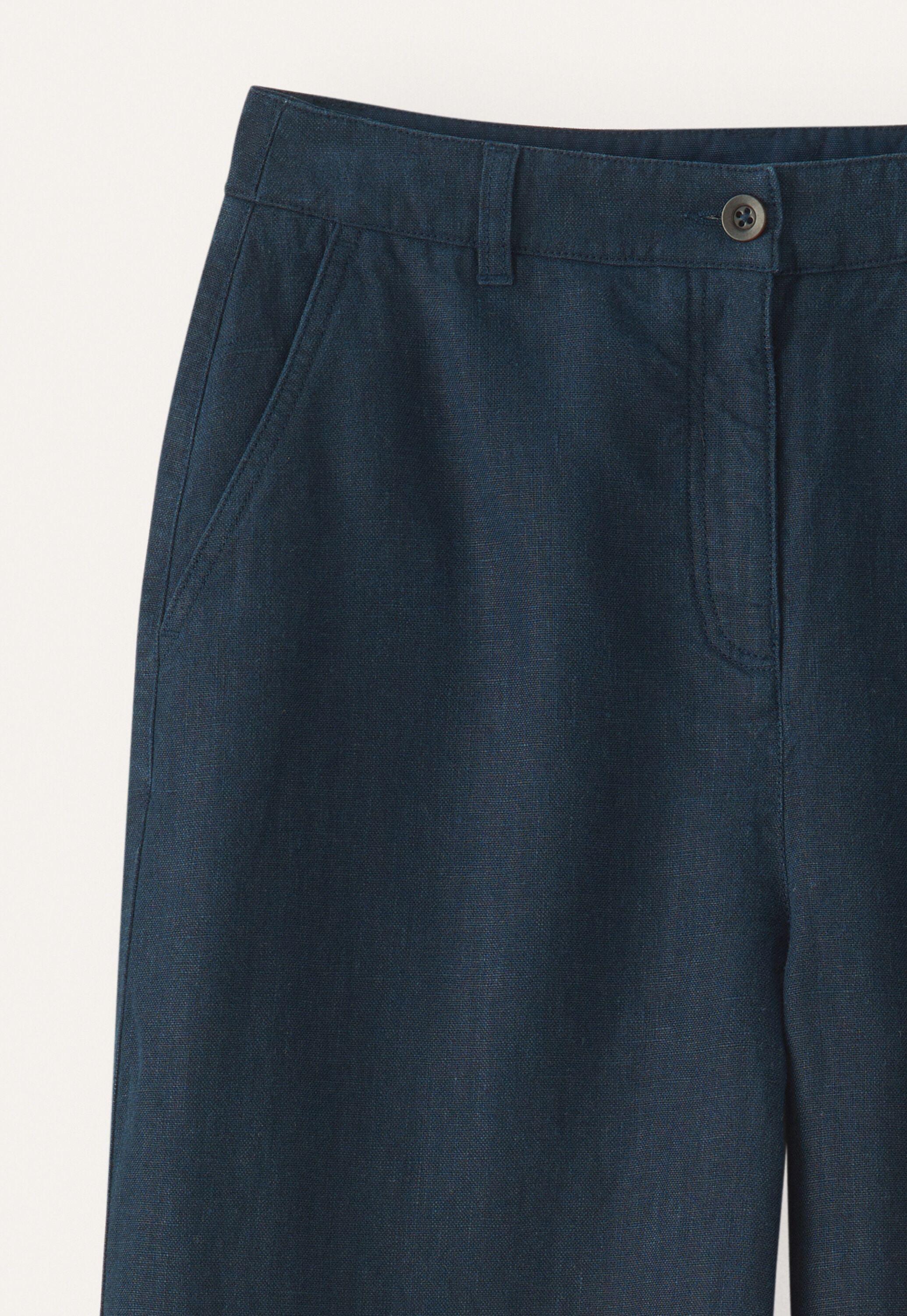 Barrel-leg trousers