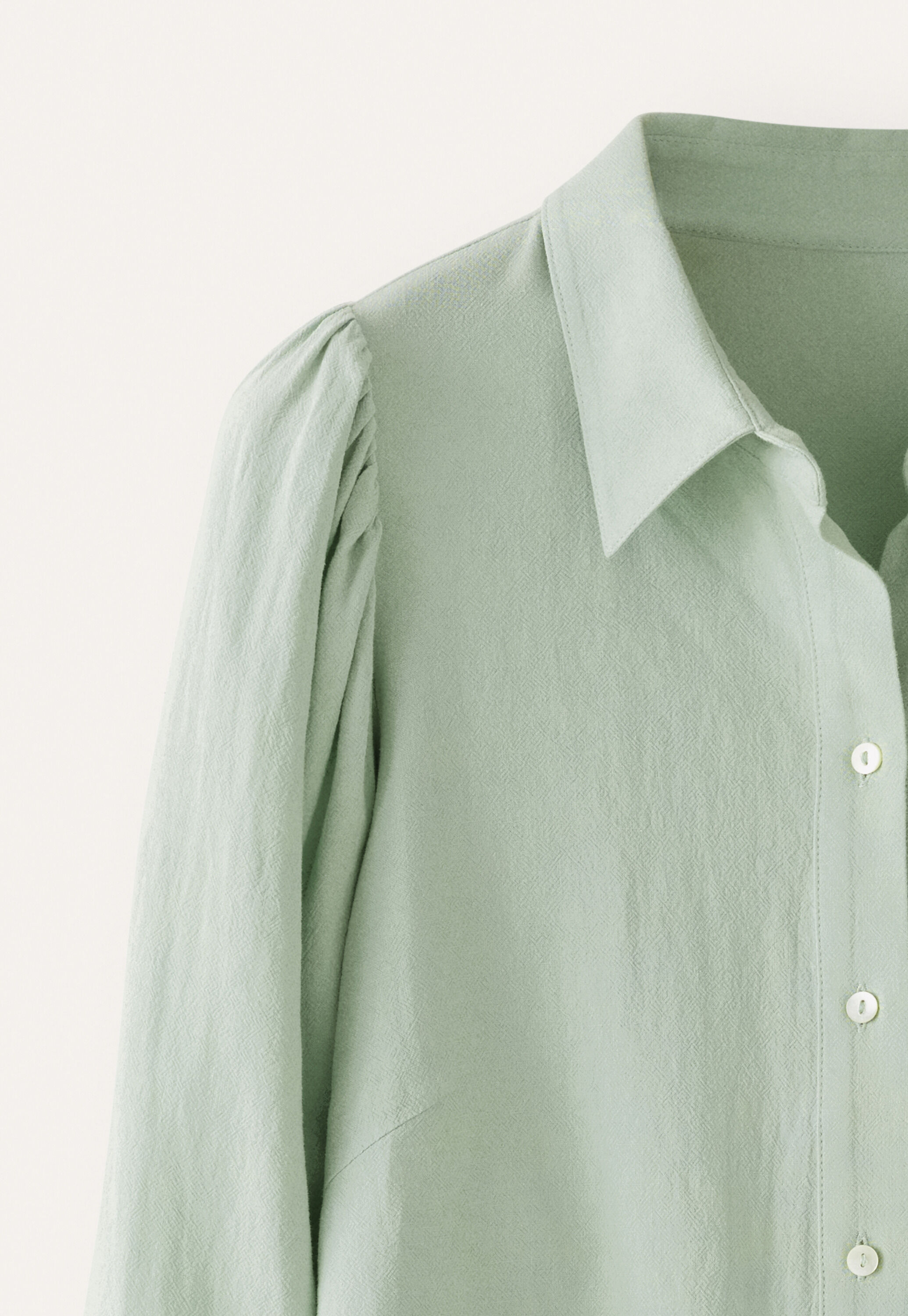 Gathered sleeve shirt
