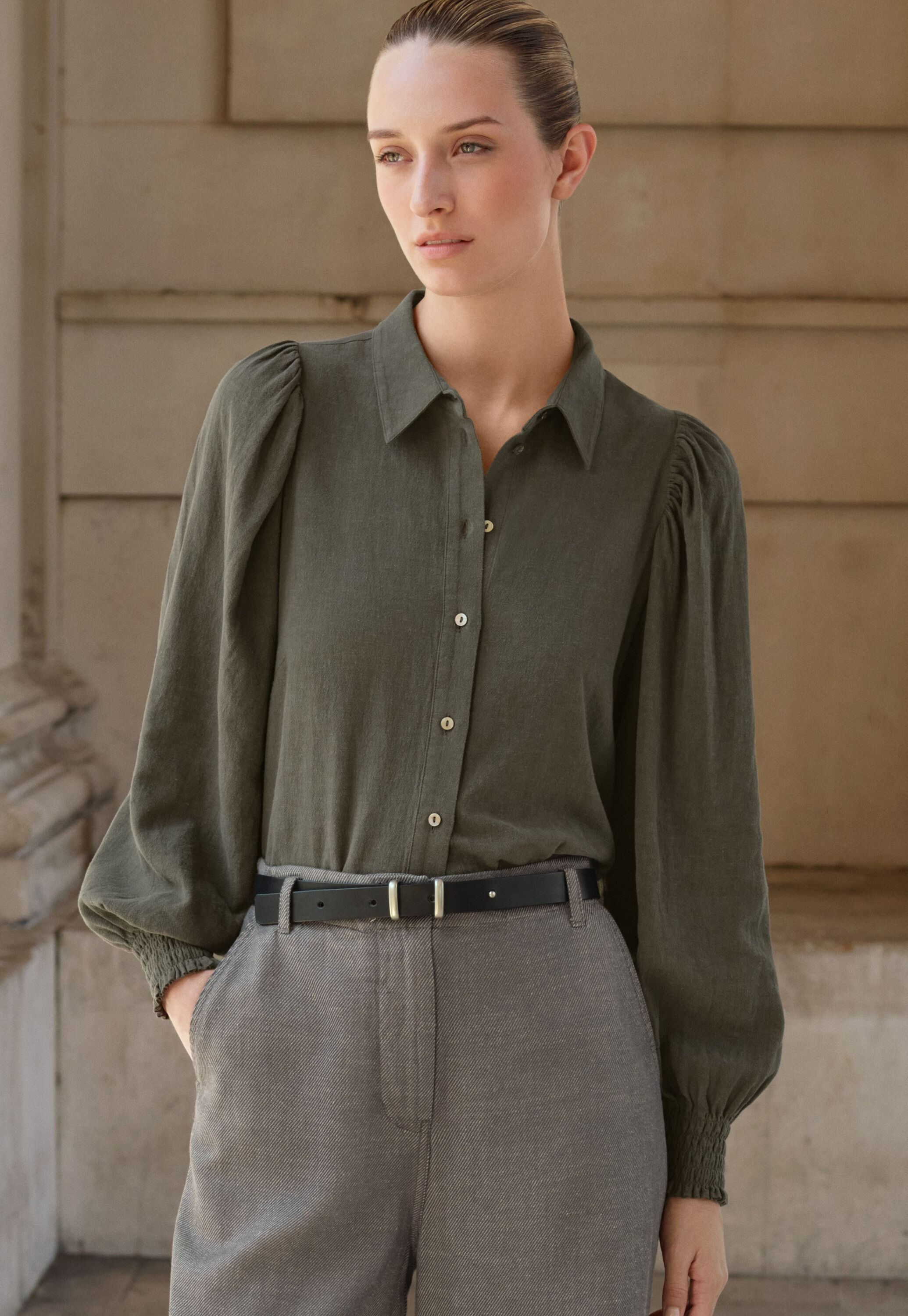 Gathered sleeve shirt