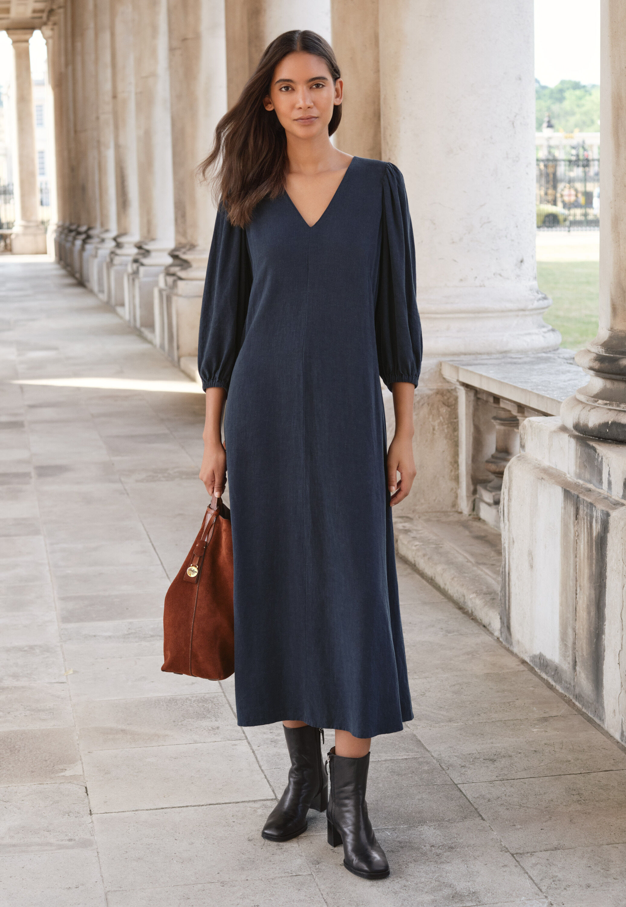 Long v-neck dress, Midnight, large