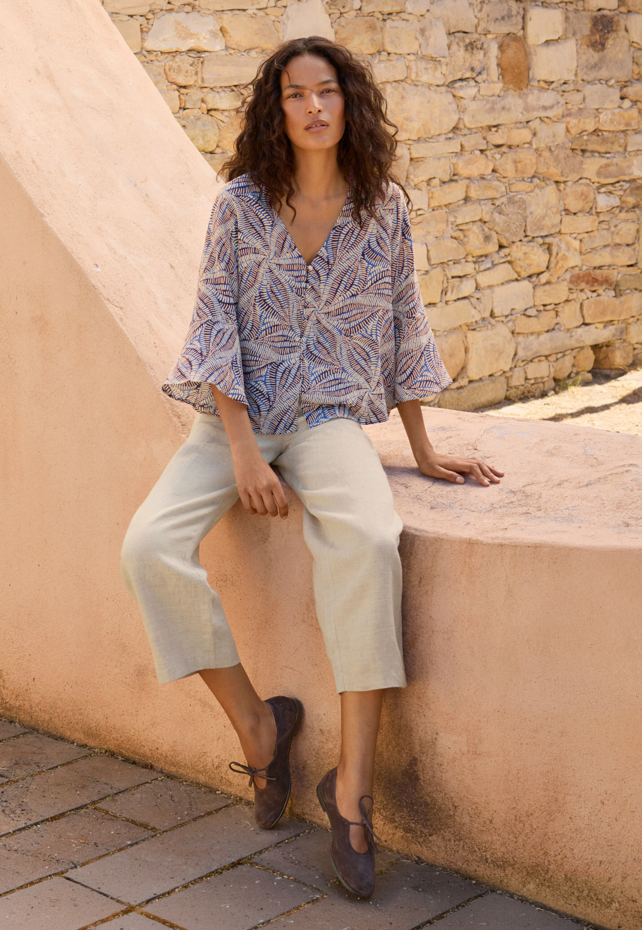 Barrel-leg trousers