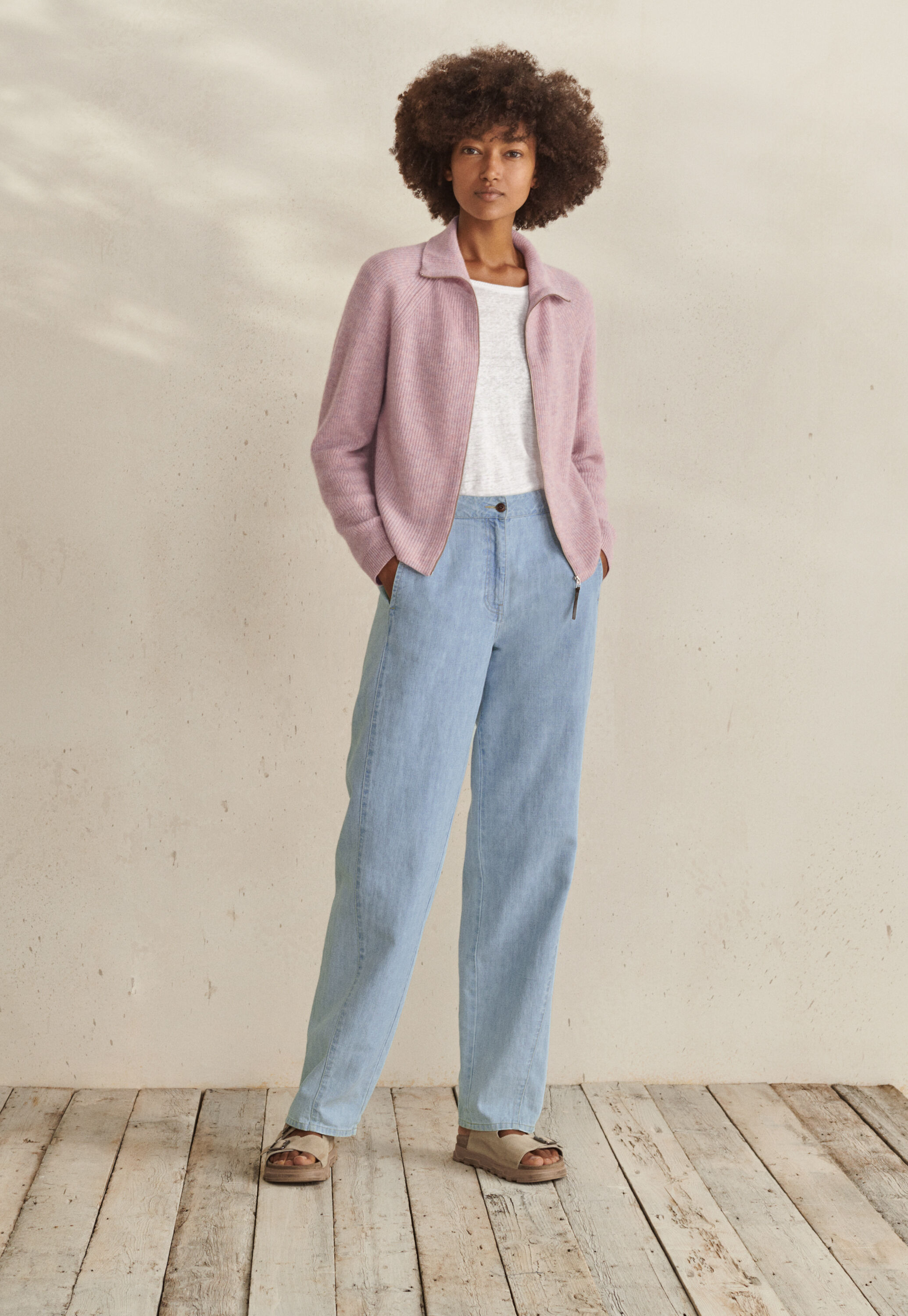 Indigo-dyed trousers
