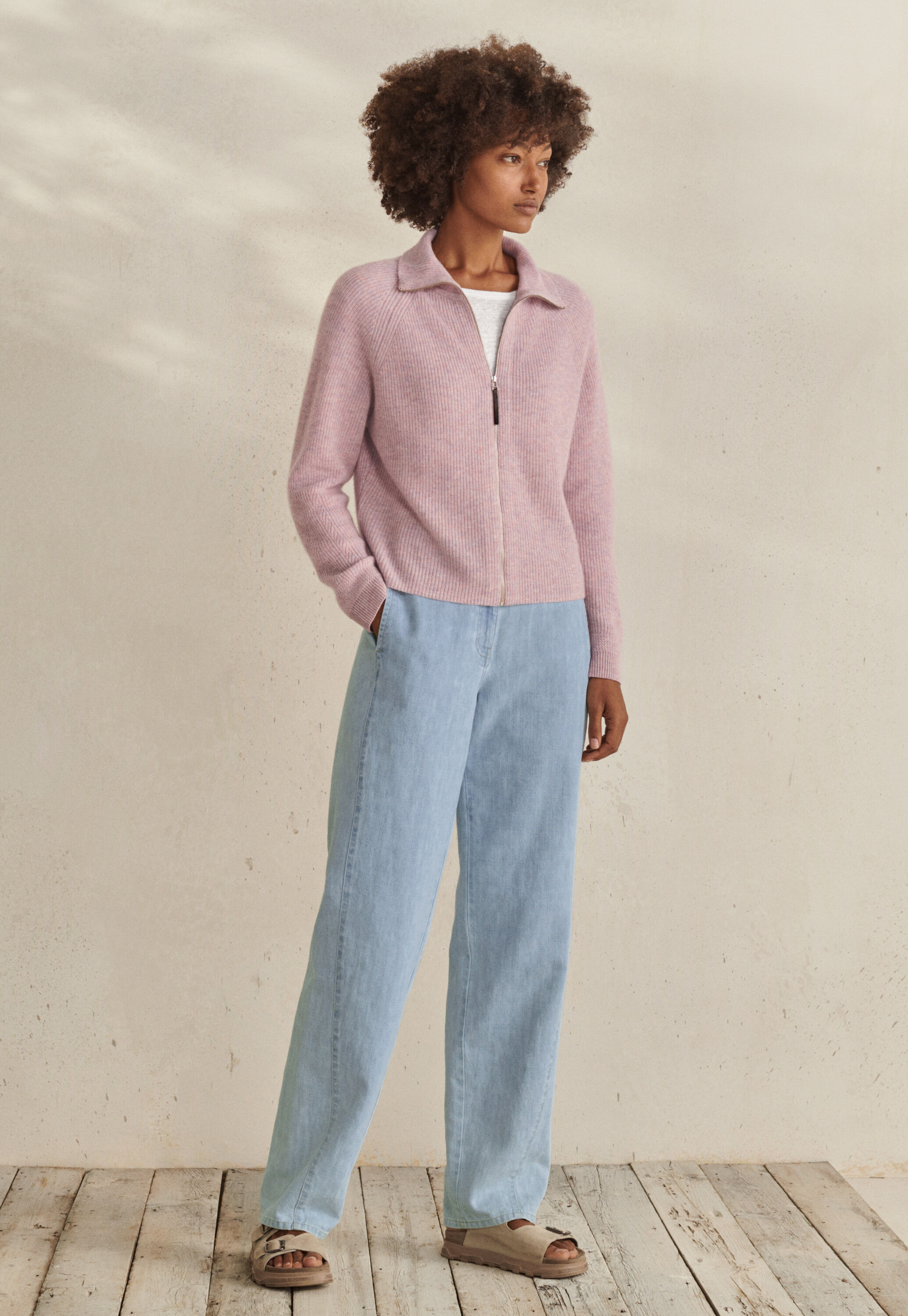Indigo-dyed trousers