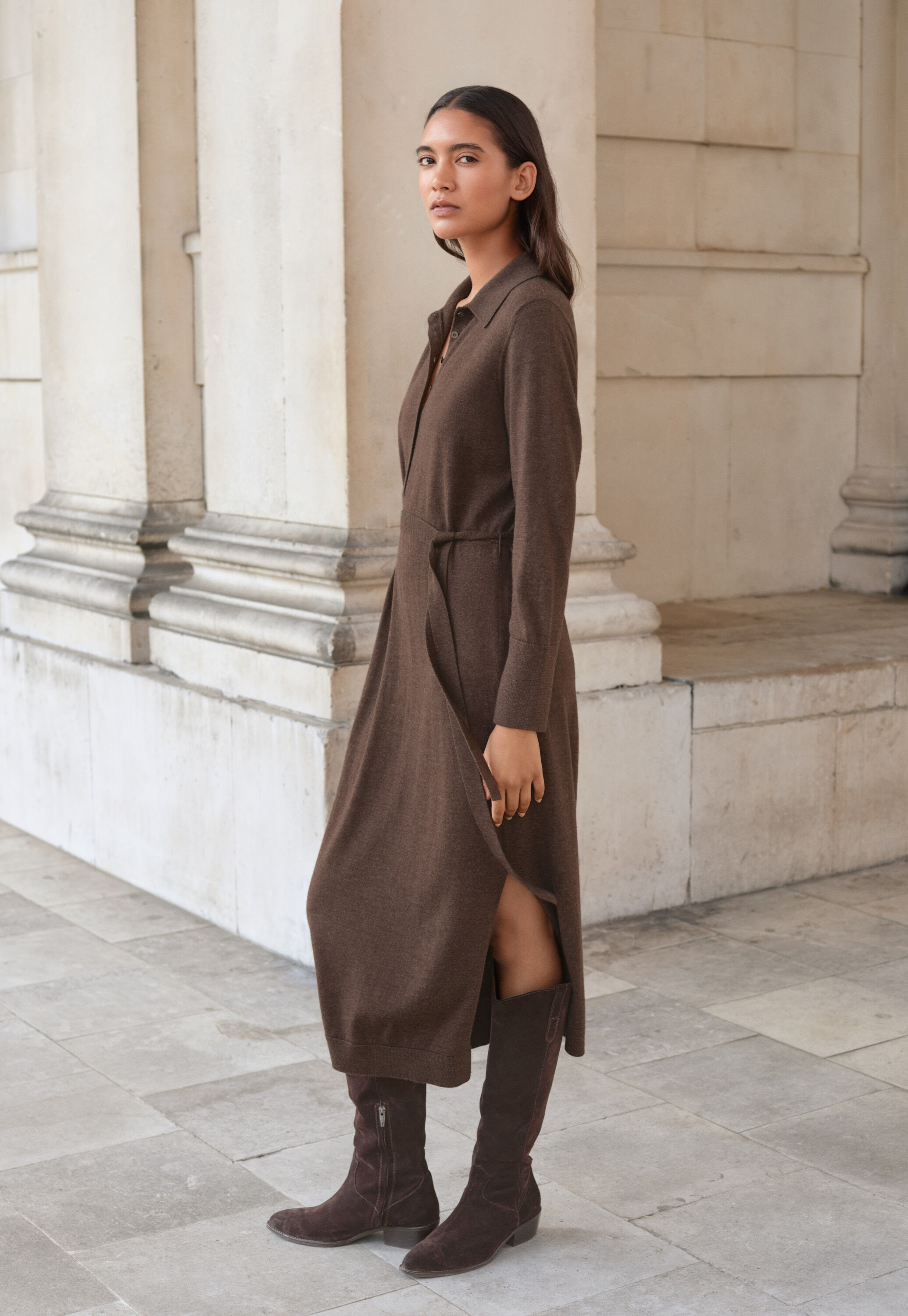 Knee-high pointed boots