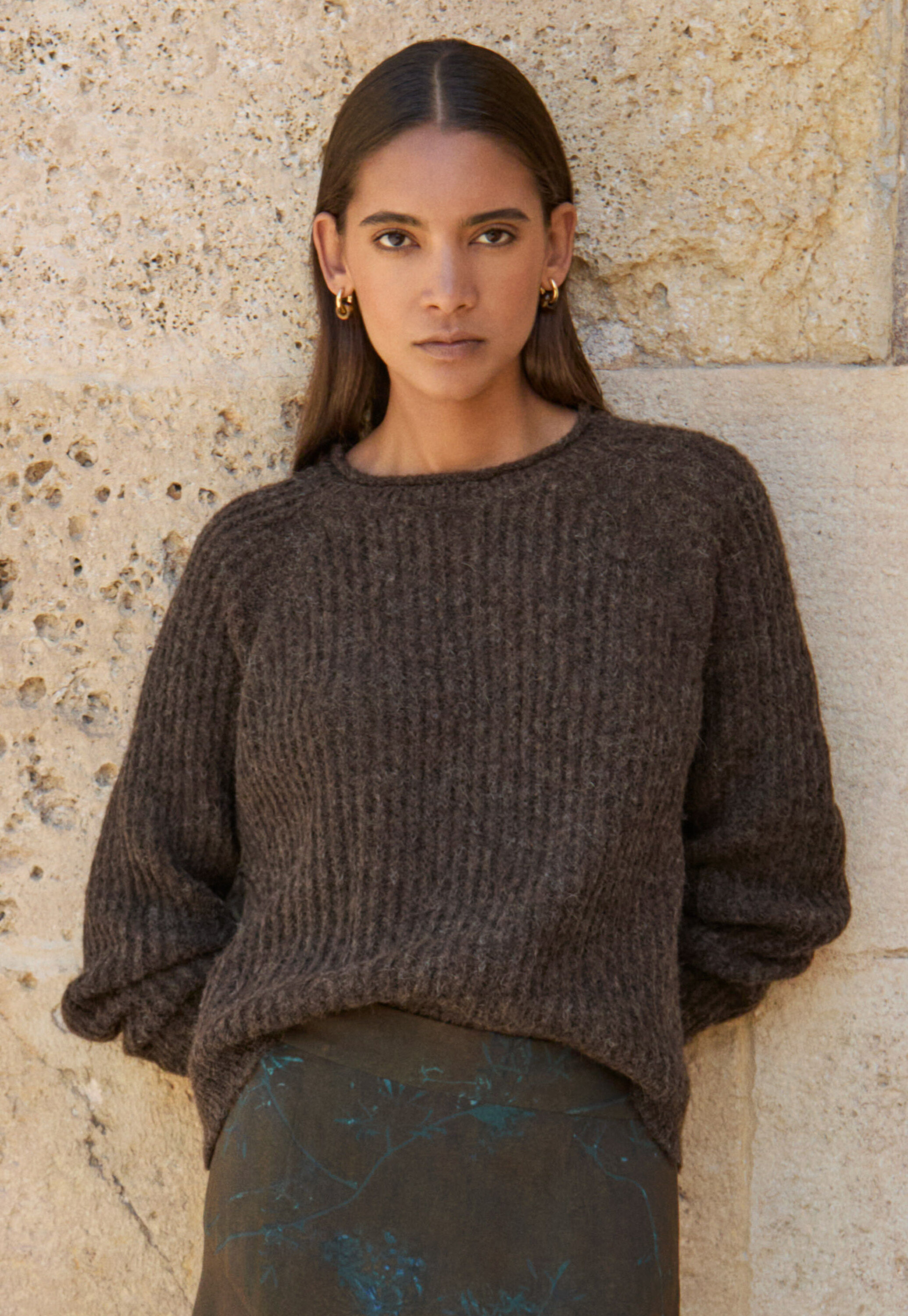 Round-neck ribbed sweater