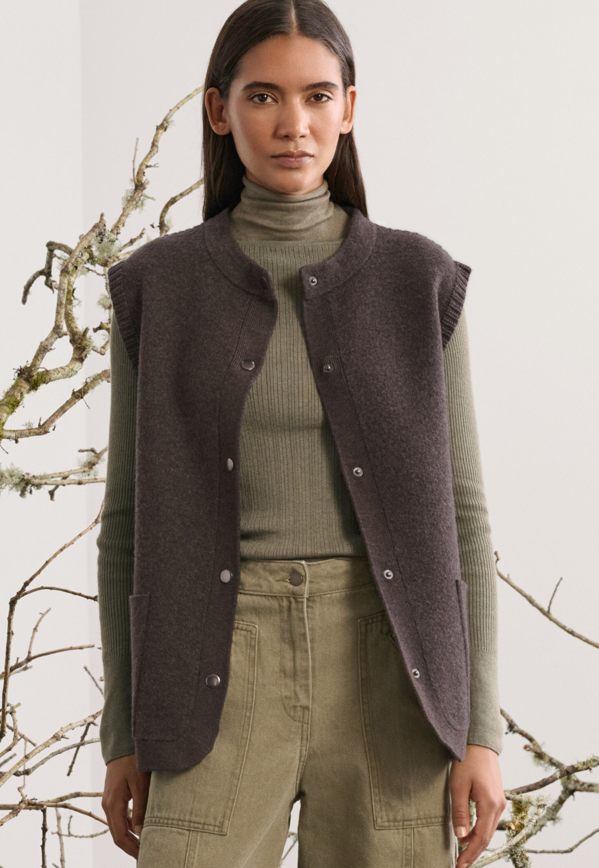 Knitted gilet, Dark brown, large