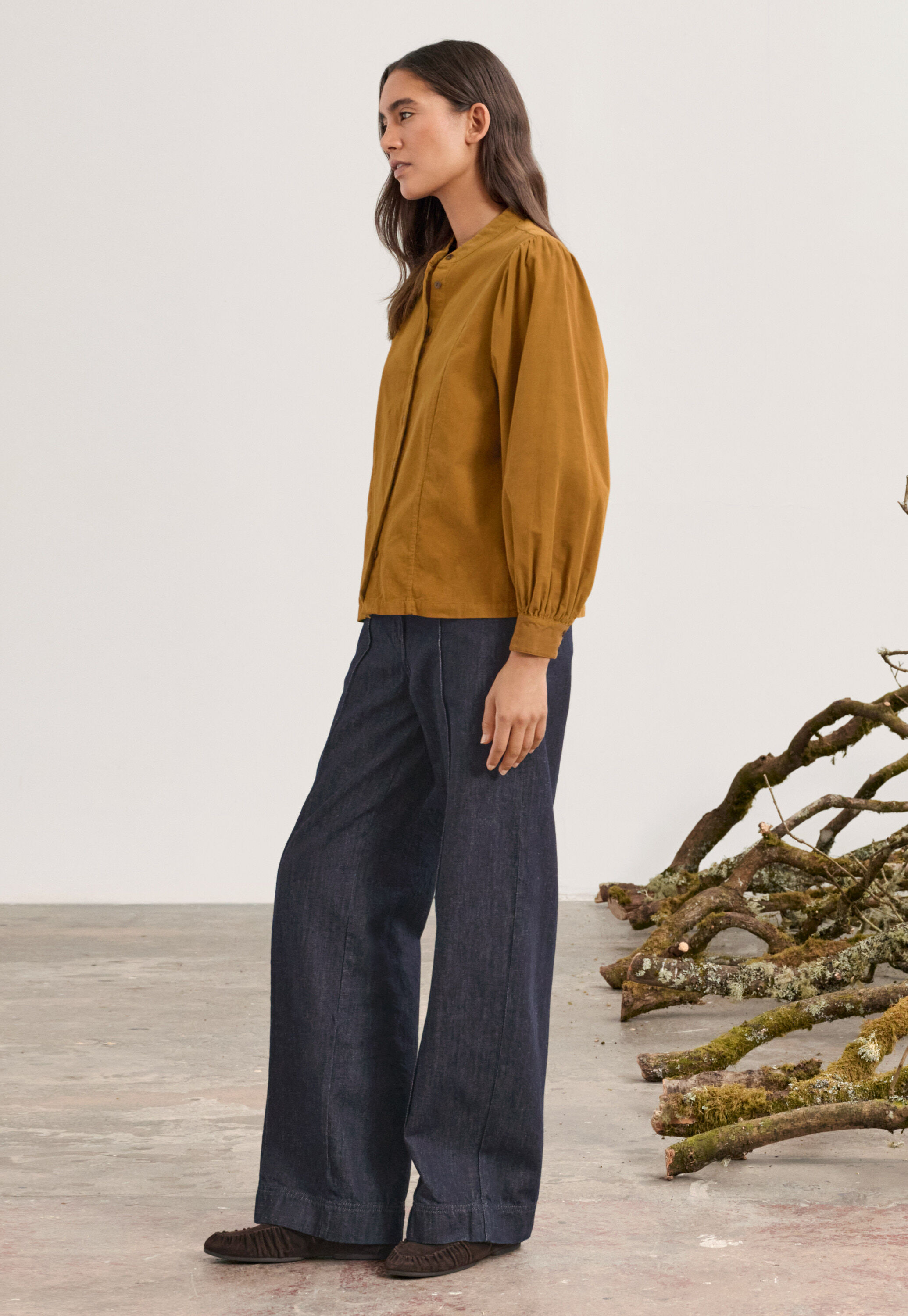 Tailored indigo jeans