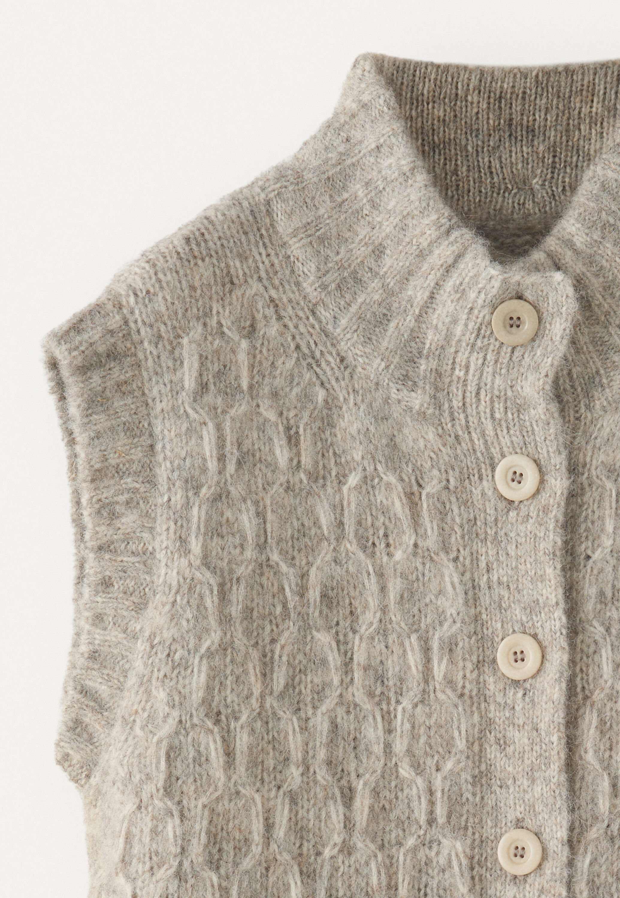 Cable-stitch sleeveless cardigan