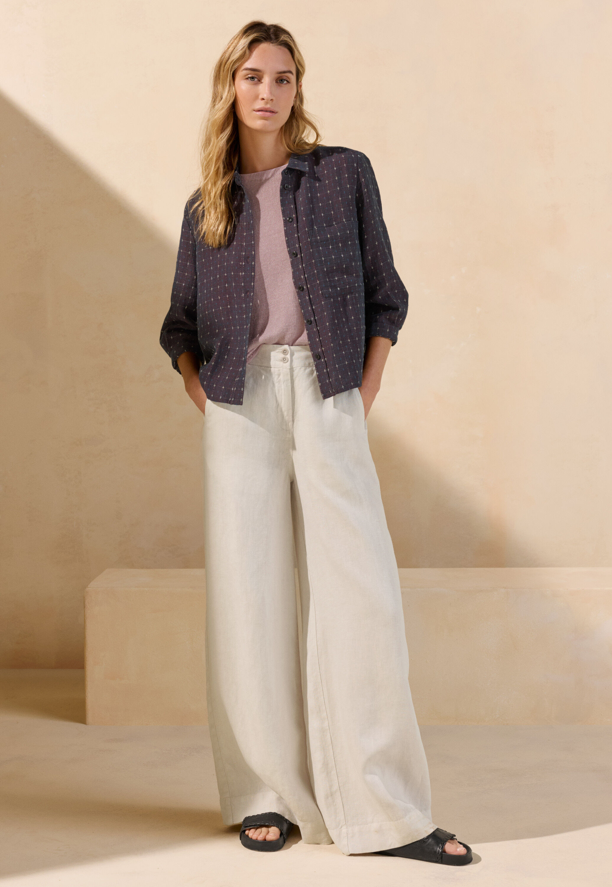 Wide-leg trousers