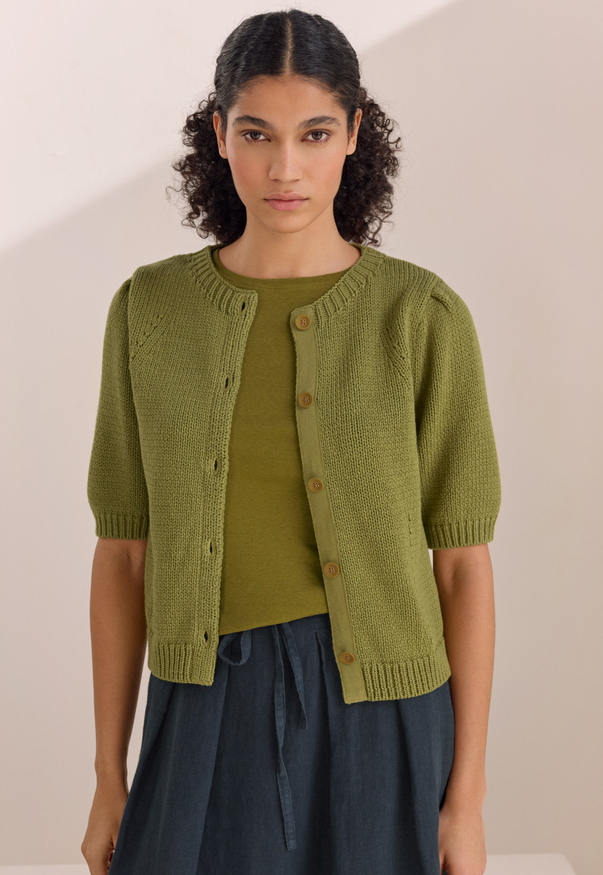 Short-sleeve cardigan