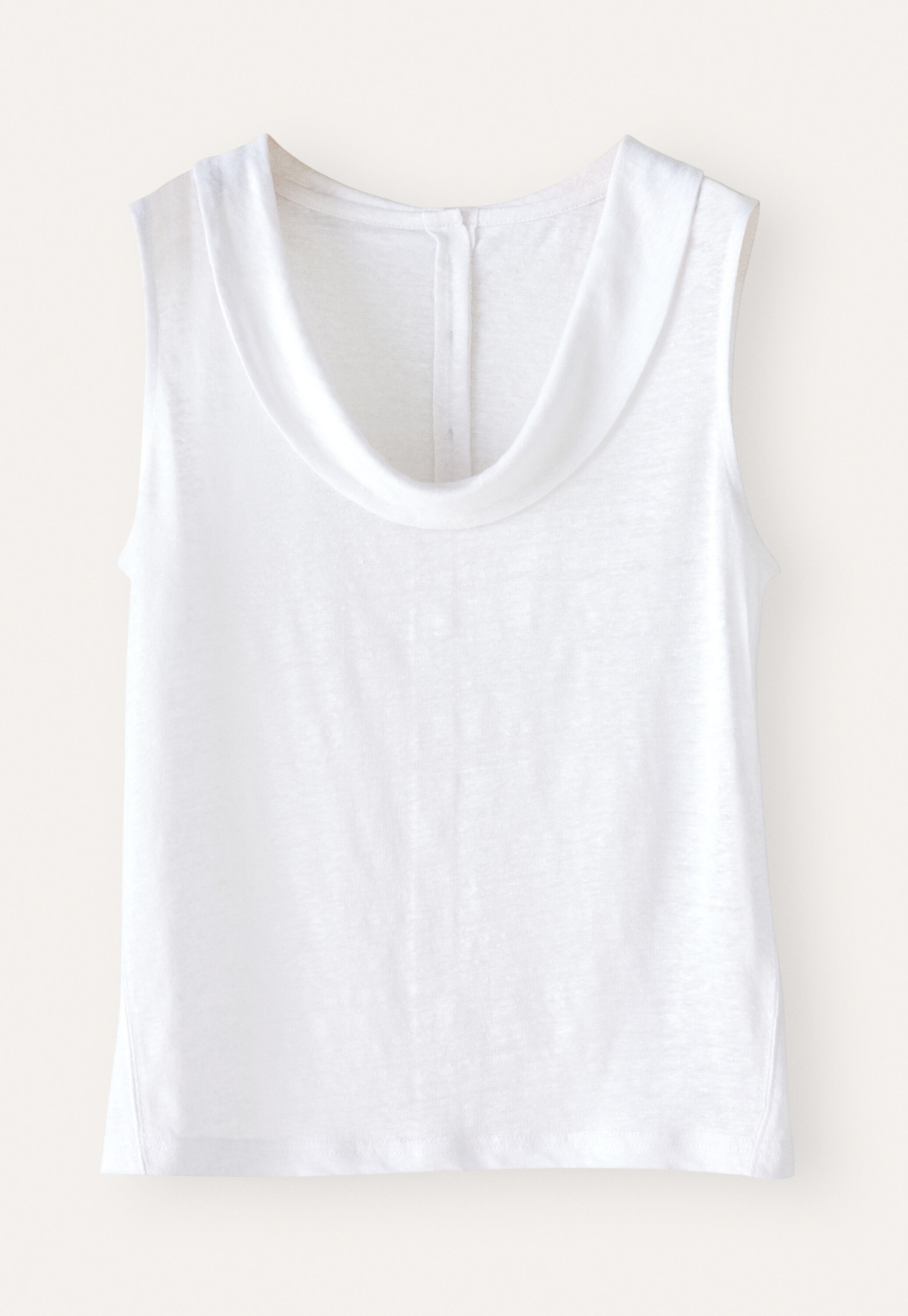 Folded-collar sleeveless top