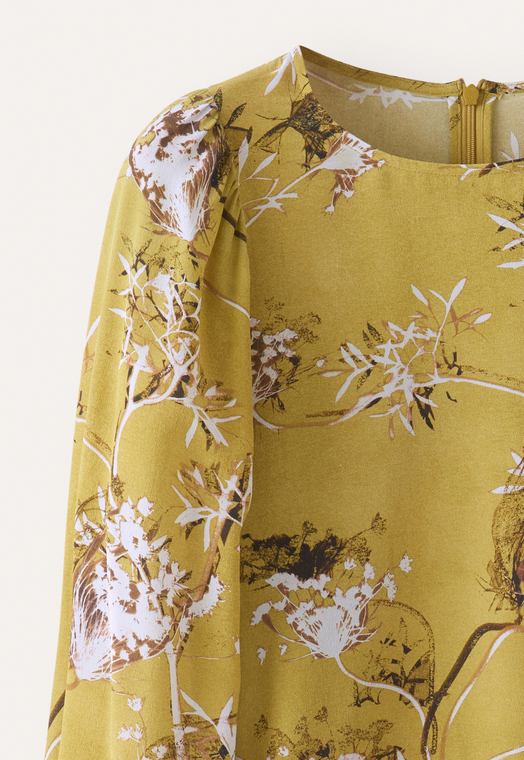 Printed gathered-sleeve blouse