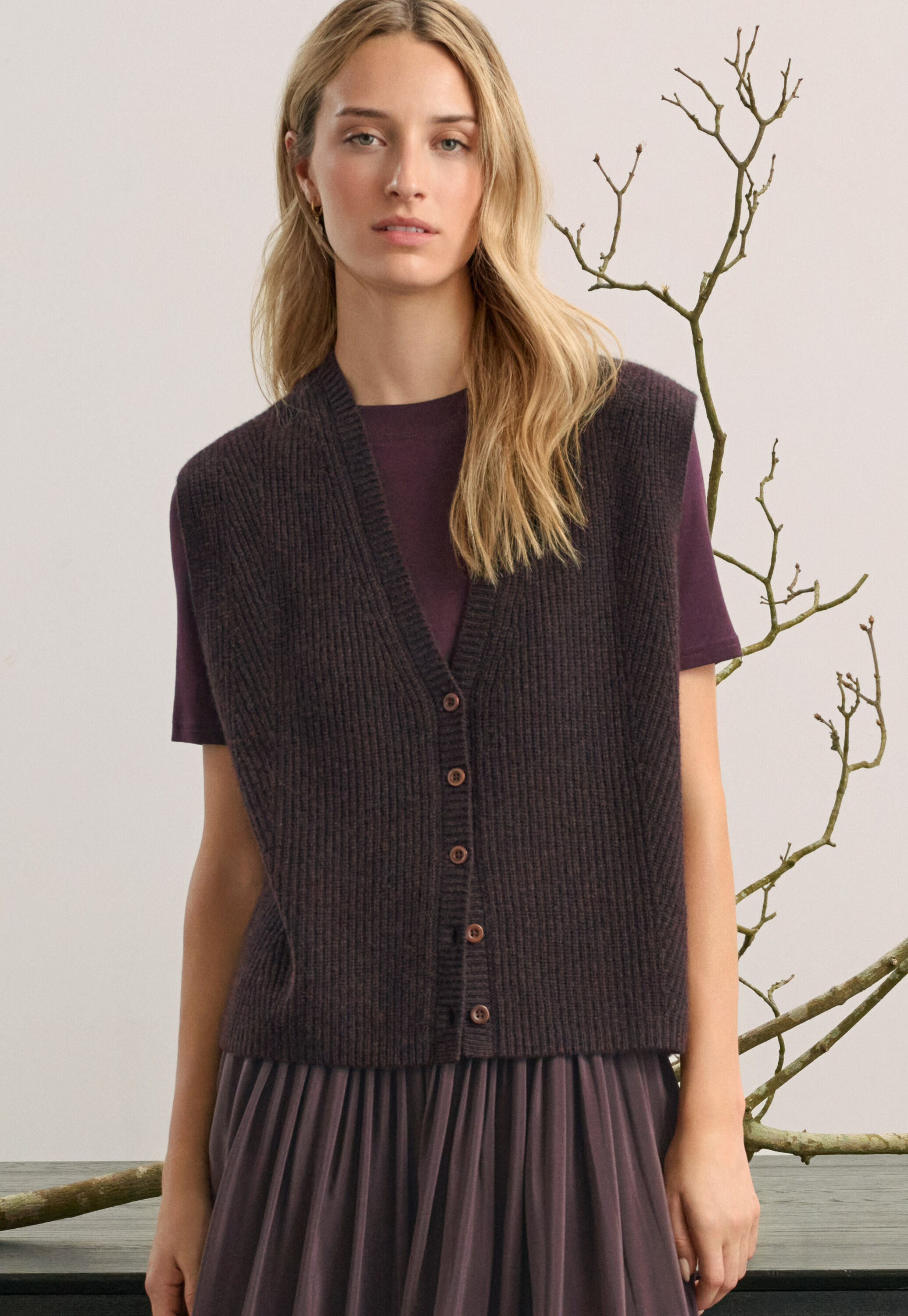 Sleeveless ribbed cardigan