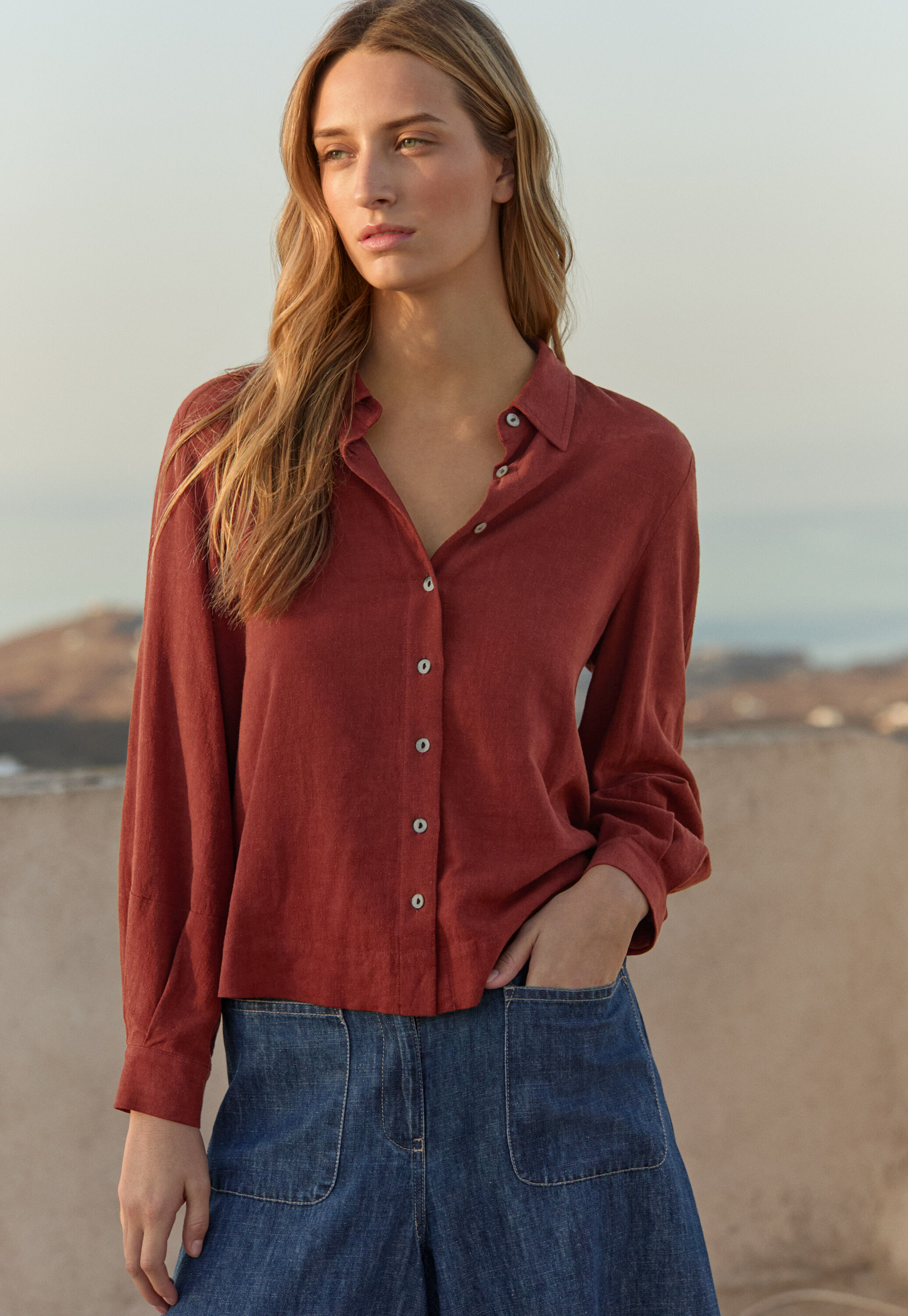 Curved-sleeve blouse