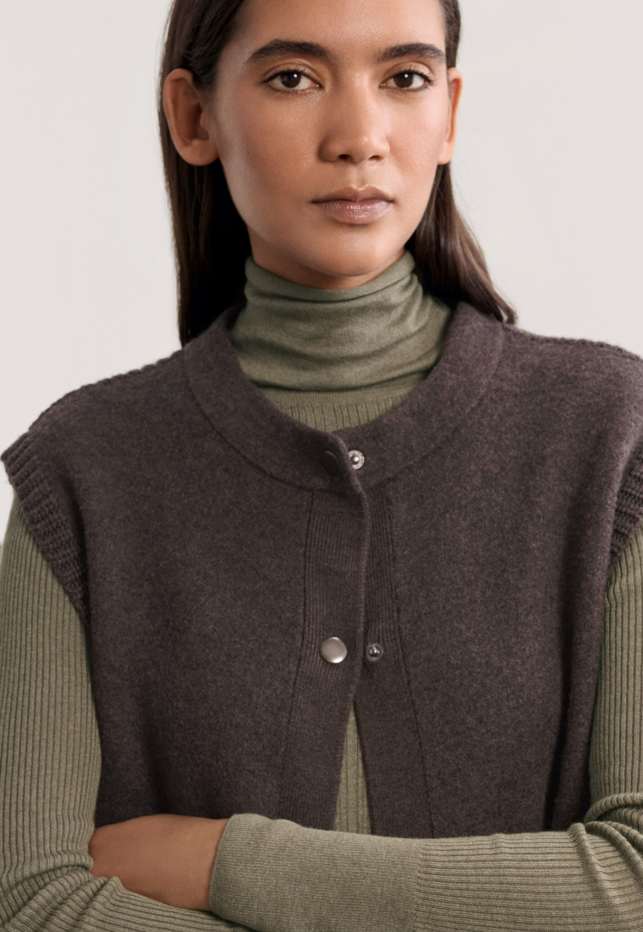 Knitted gilet, Dark brown, large