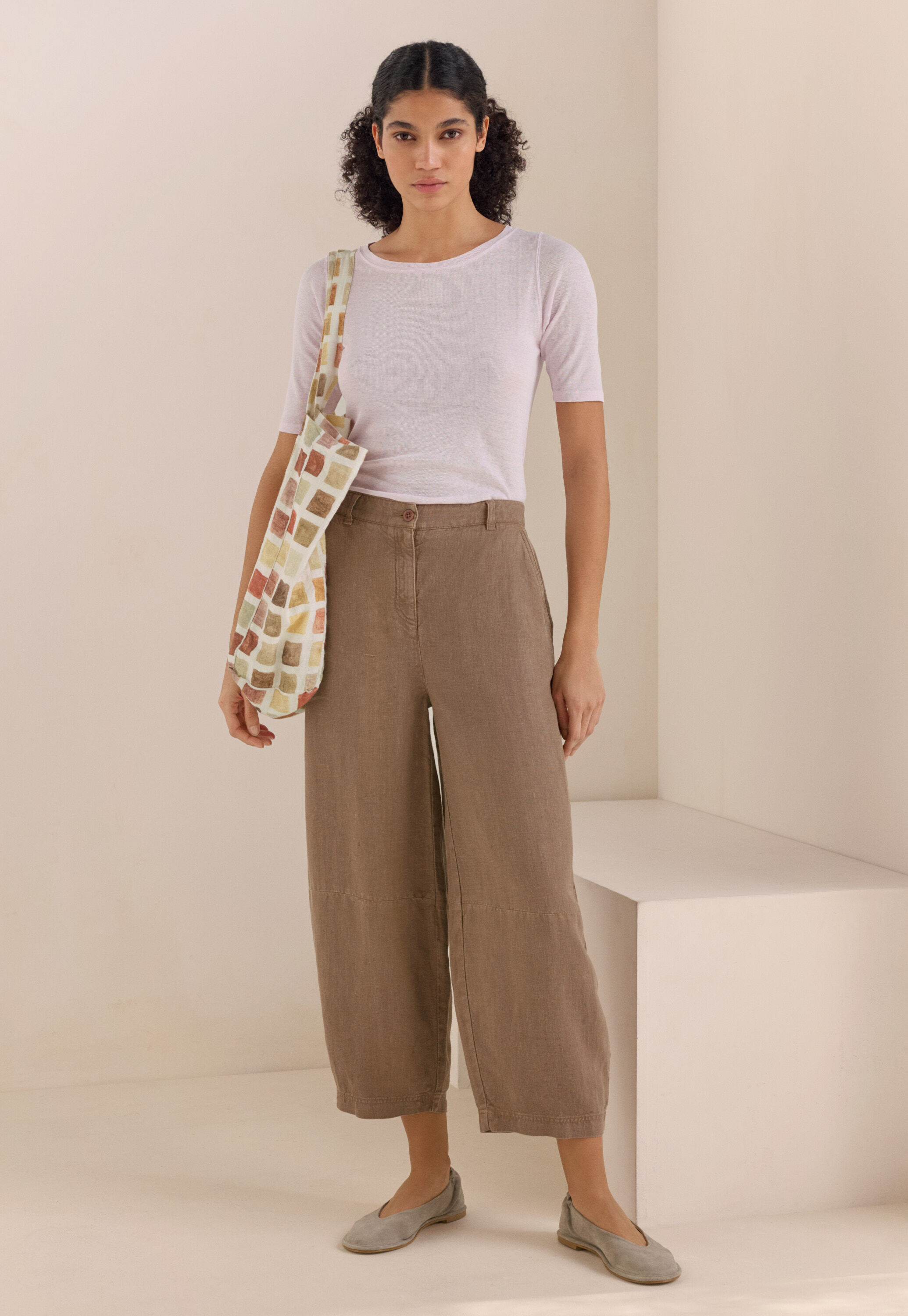 Barrel-leg trousers