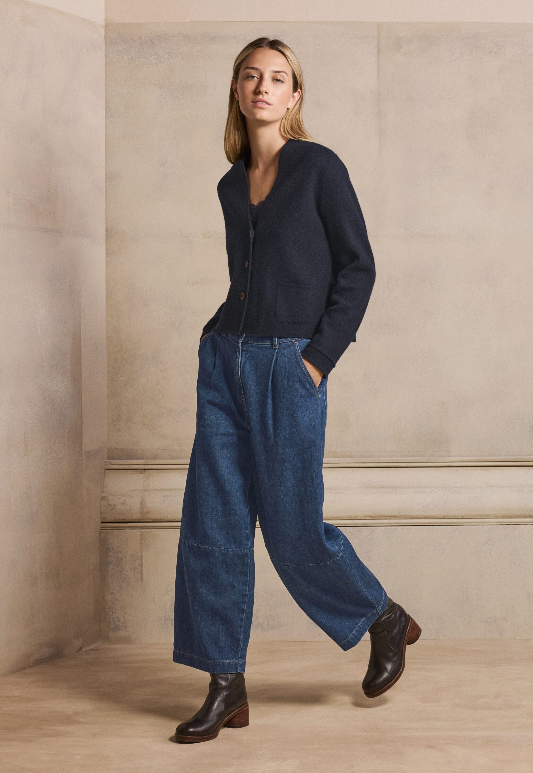 Barrel-leg trousers
