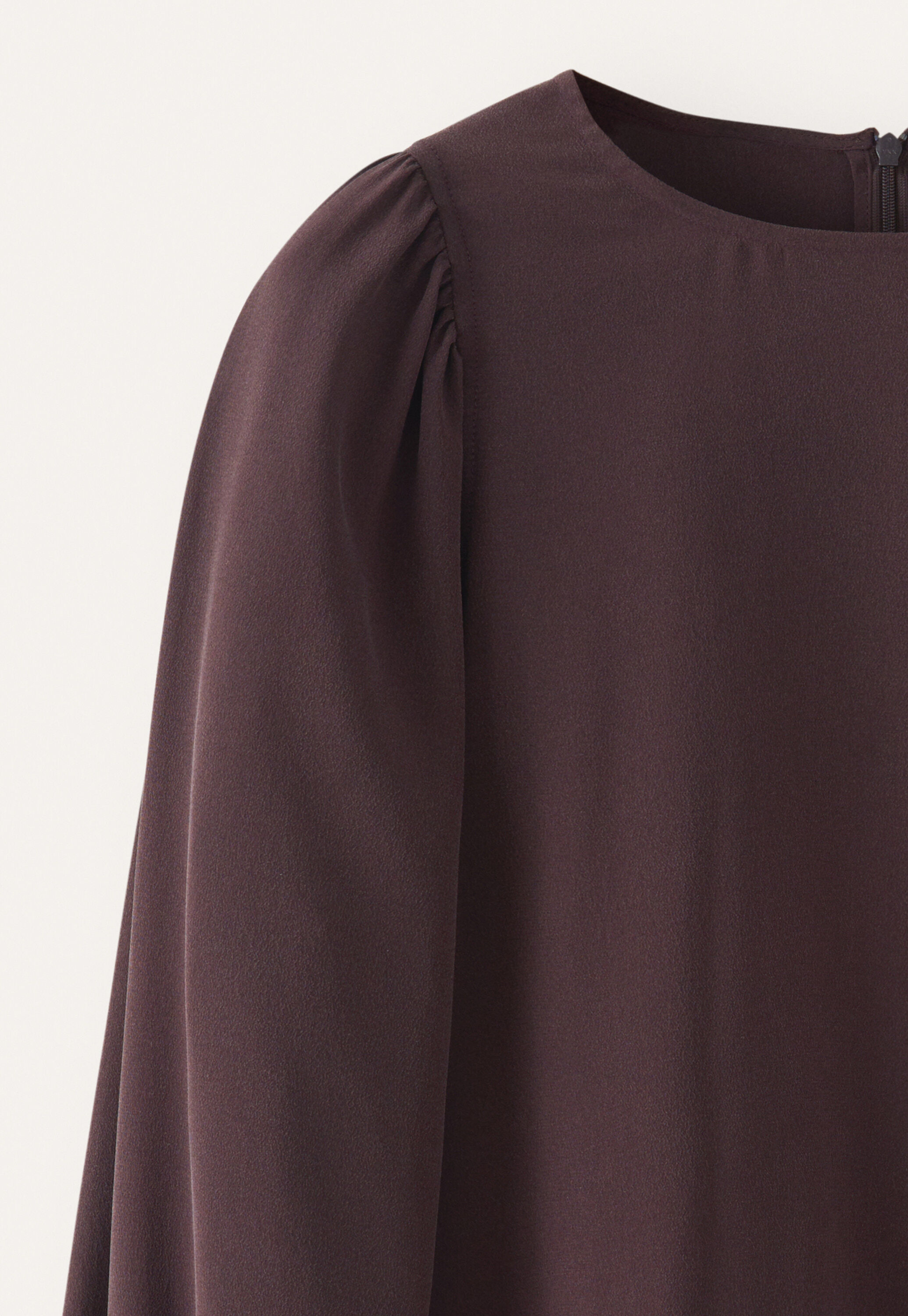 Gathered-sleeve blouse