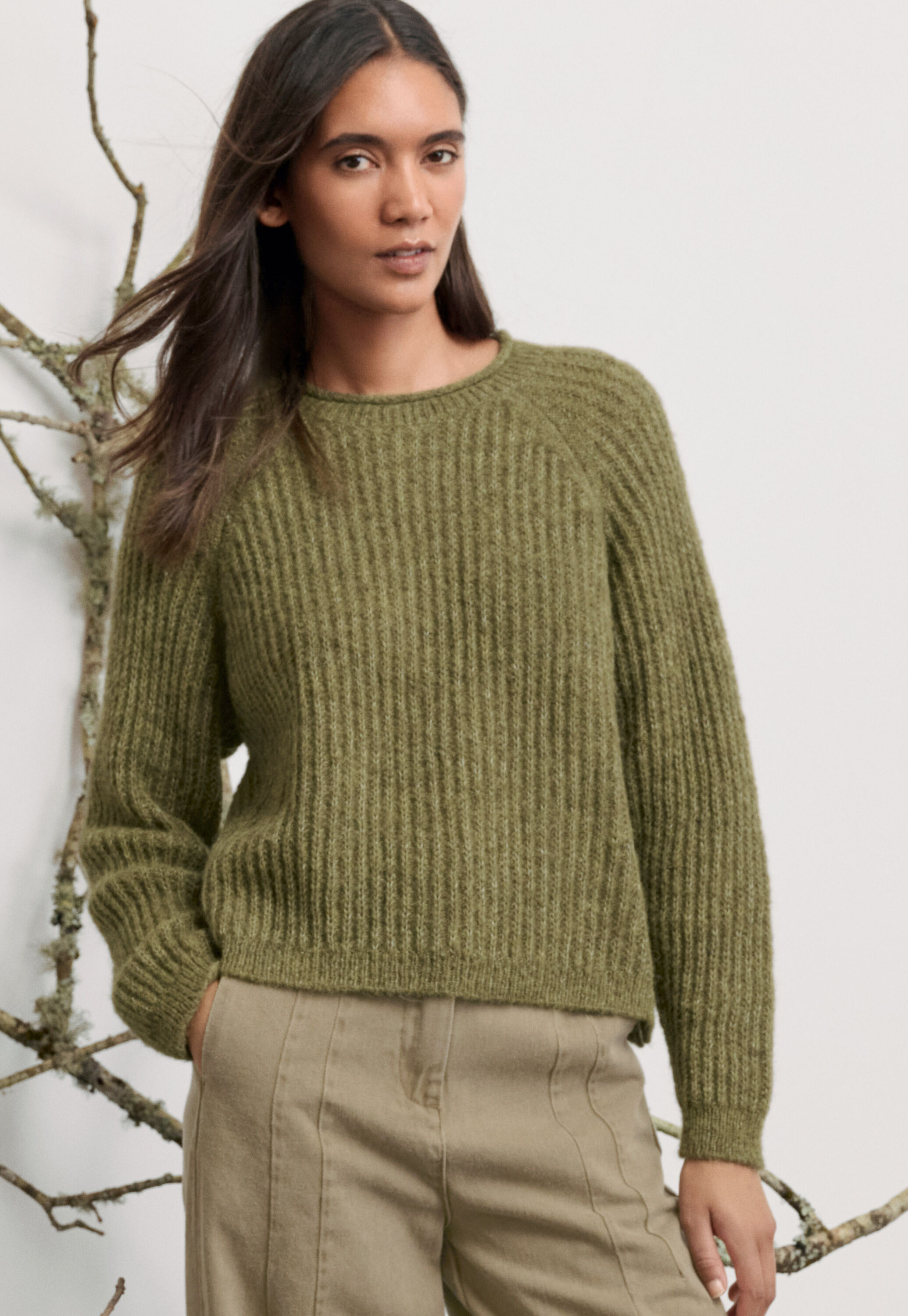 Round-neck ribbed sweater