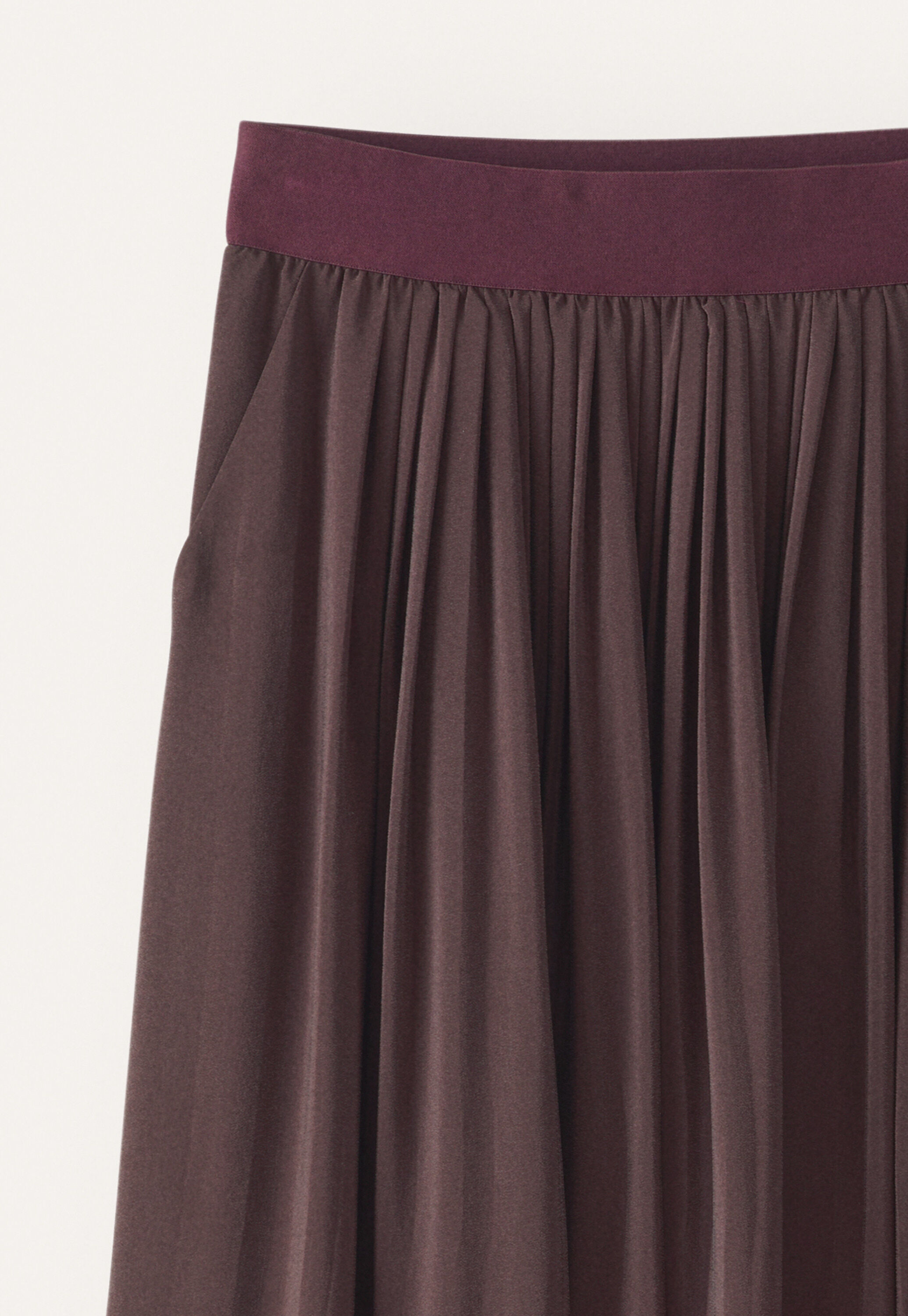 Long pleated skirt